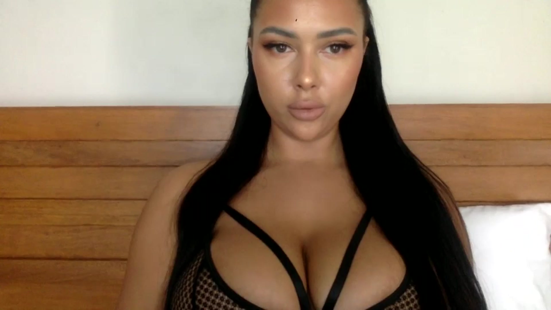 Gallery image thumbnail from Sweetyali's myfreecams stream on, 06/04/2024, 07:44 image 8 of 20