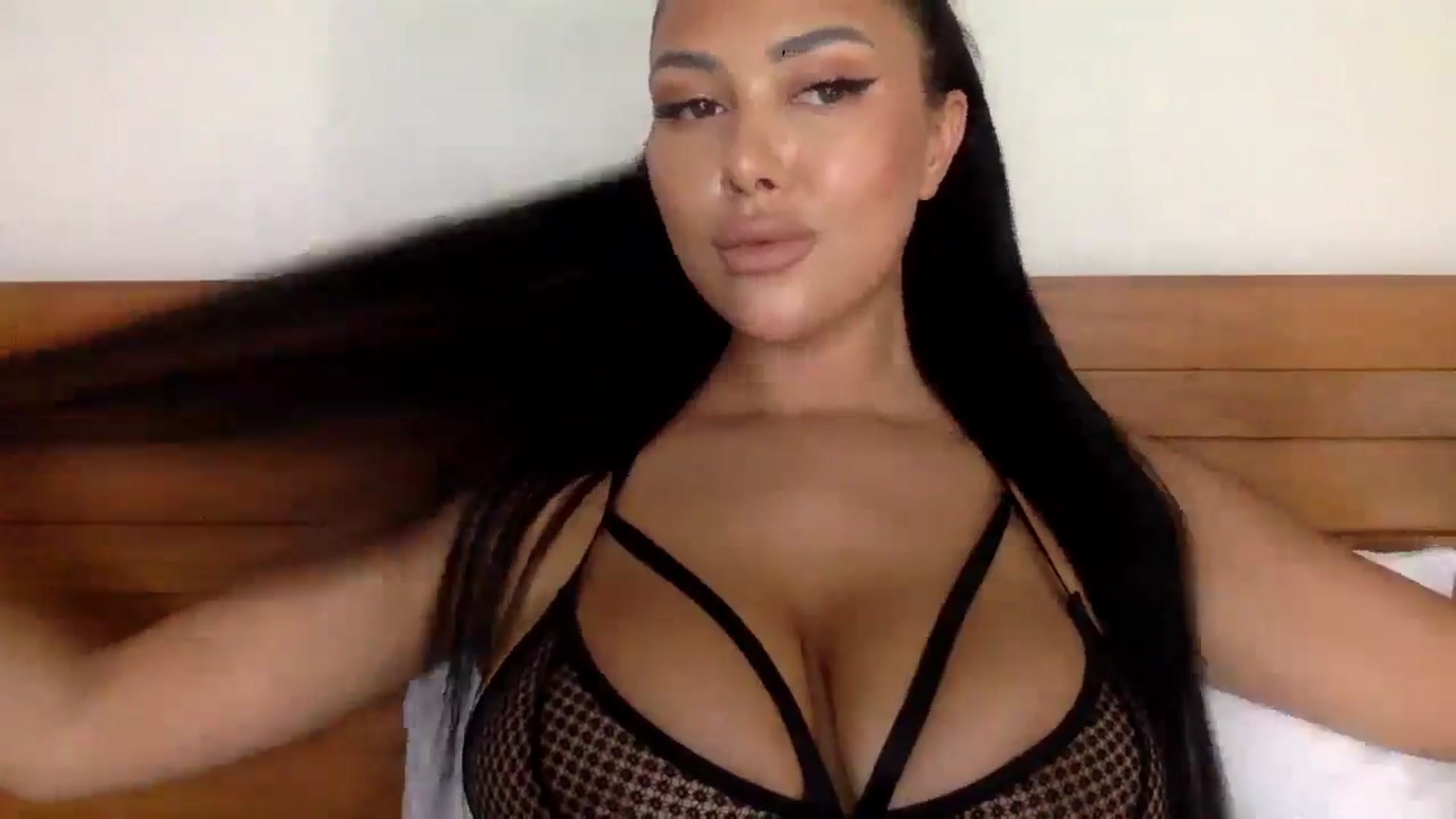 Gallery image thumbnail from Sweetyali's myfreecams stream on, 06/04/2024, 07:44 image 16 of 20
