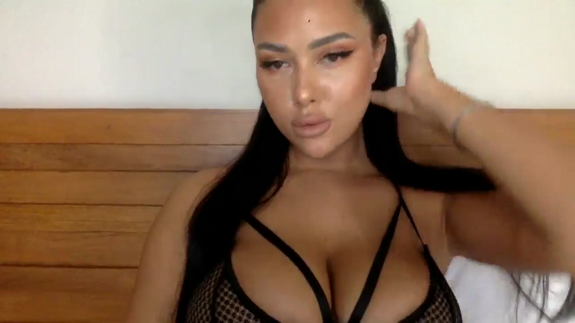 Gallery image thumbnail from Sweetyali's myfreecams stream on, 06/04/2024, 07:44 image 9 of 20