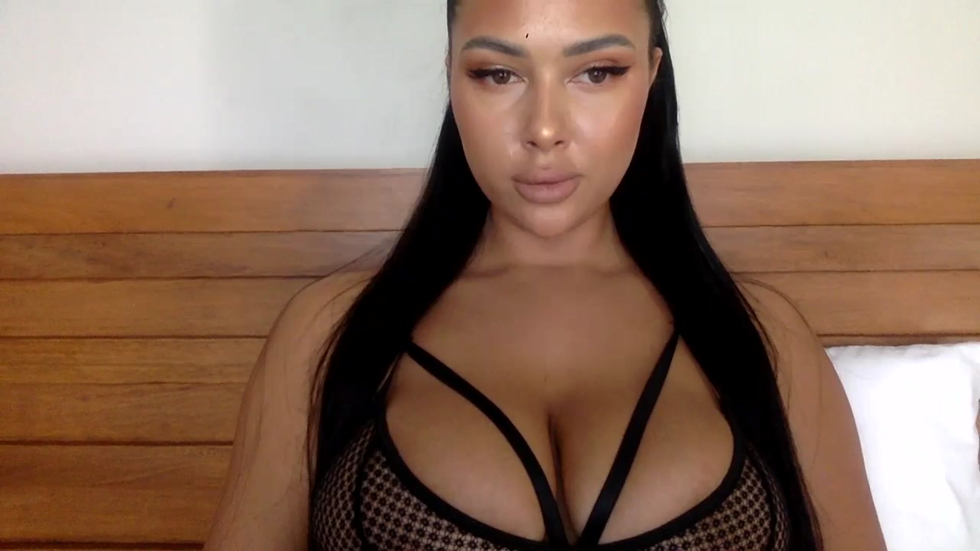 Gallery image thumbnail from Sweetyali's myfreecams stream on, 06/04/2024, 07:44 image 17 of 20