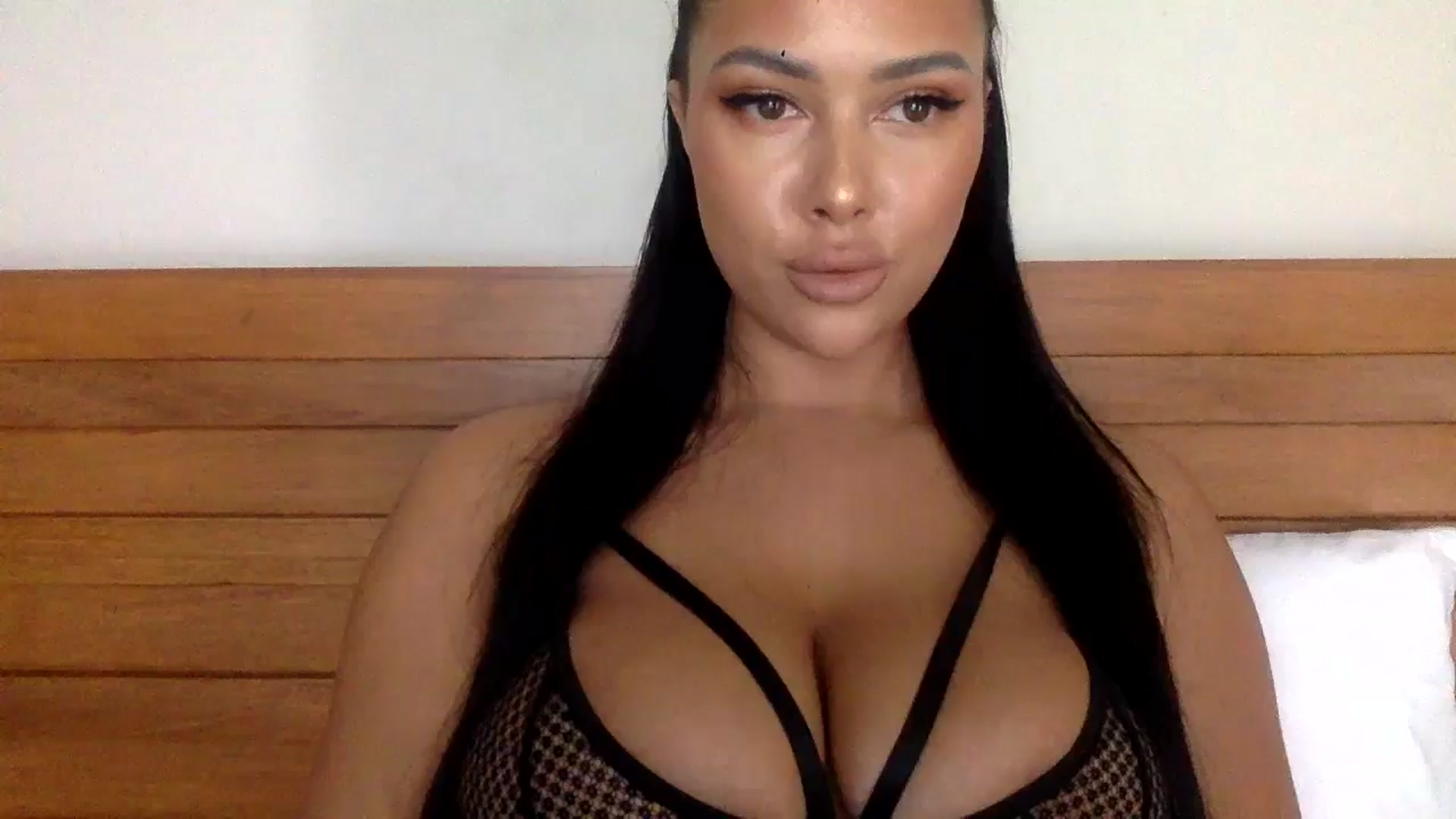 Gallery image thumbnail from Sweetyali's myfreecams stream on, 06/04/2024, 07:44 image 1 of 20