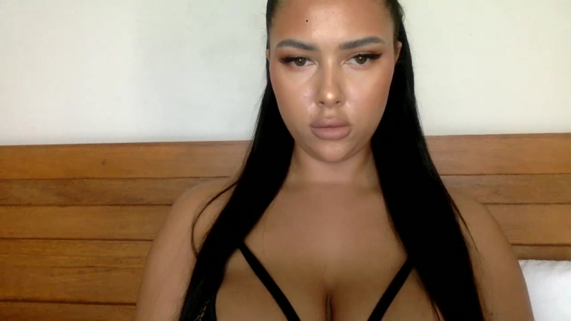 Gallery image thumbnail from Sweetyali's myfreecams stream on, 06/04/2024, 08:33 image 19 of 20