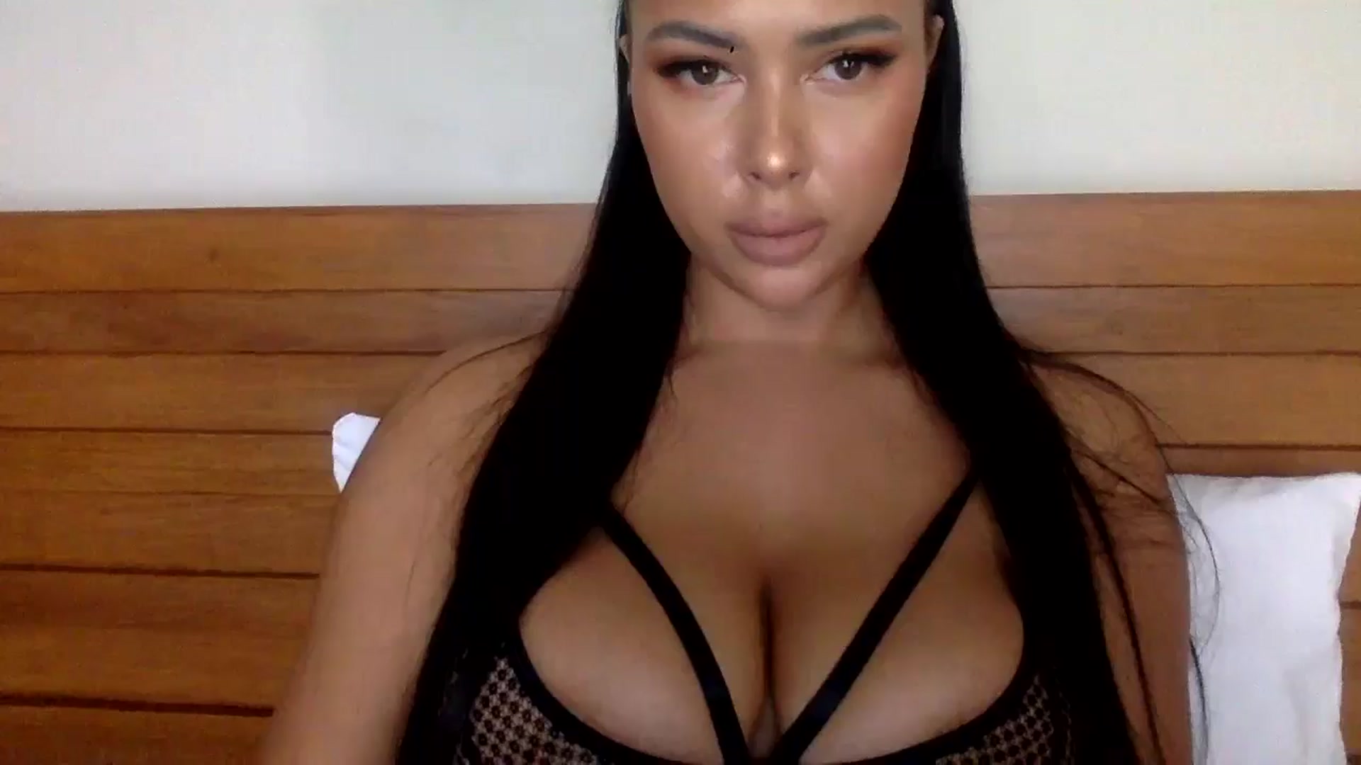 Gallery image thumbnail from Sweetyali's myfreecams stream on, 06/04/2024, 08:33 image 15 of 20