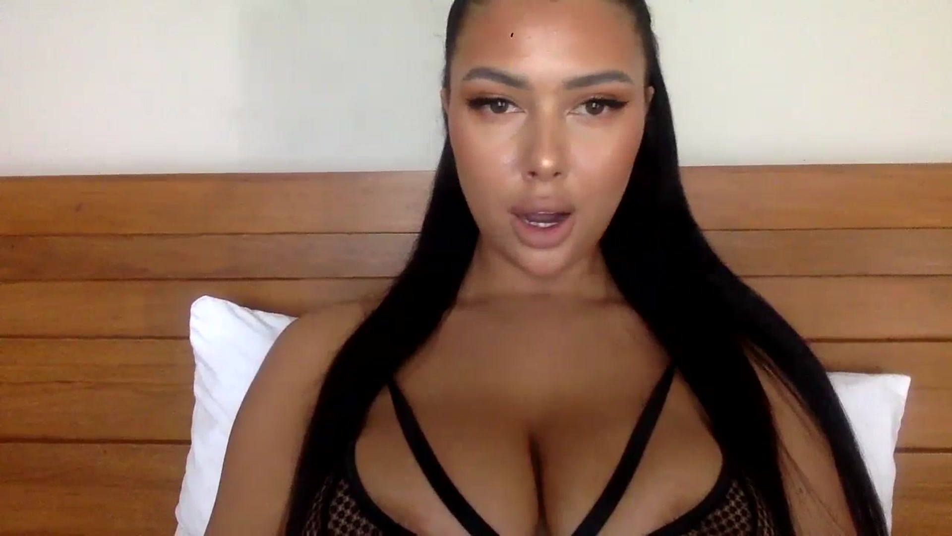 Gallery image thumbnail from Sweetyali's myfreecams stream on, 06/04/2024, 08:33 image 3 of 20