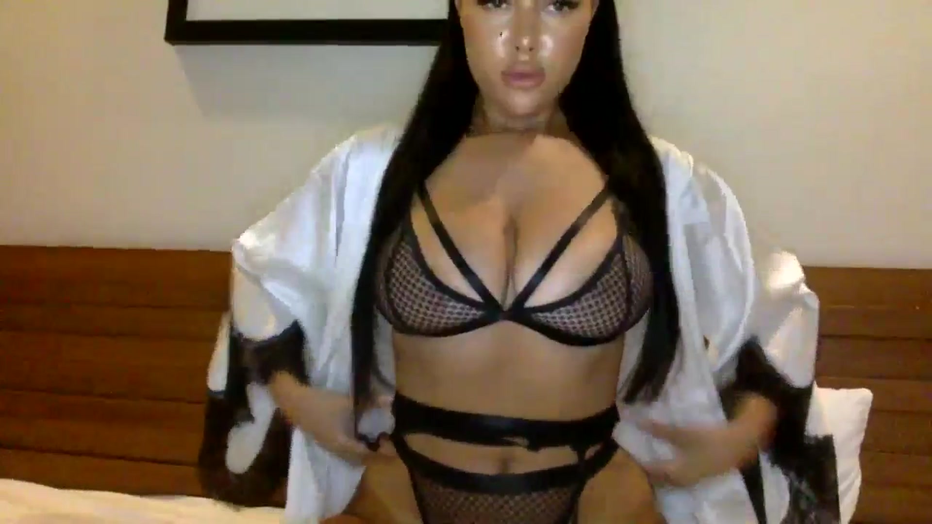 Gallery image thumbnail from Sweetyali's myfreecams stream on, 06/04/2024, 11:09 image 2 of 20