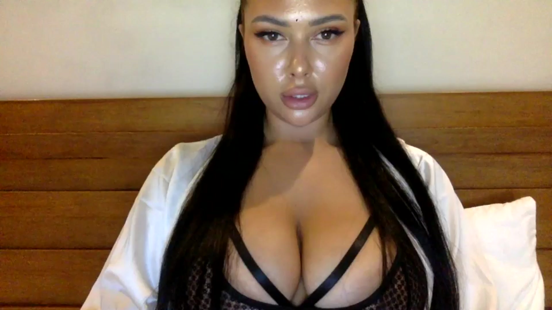 Gallery image thumbnail from Sweetyali's myfreecams stream on, 06/04/2024, 11:09 image 1 of 20