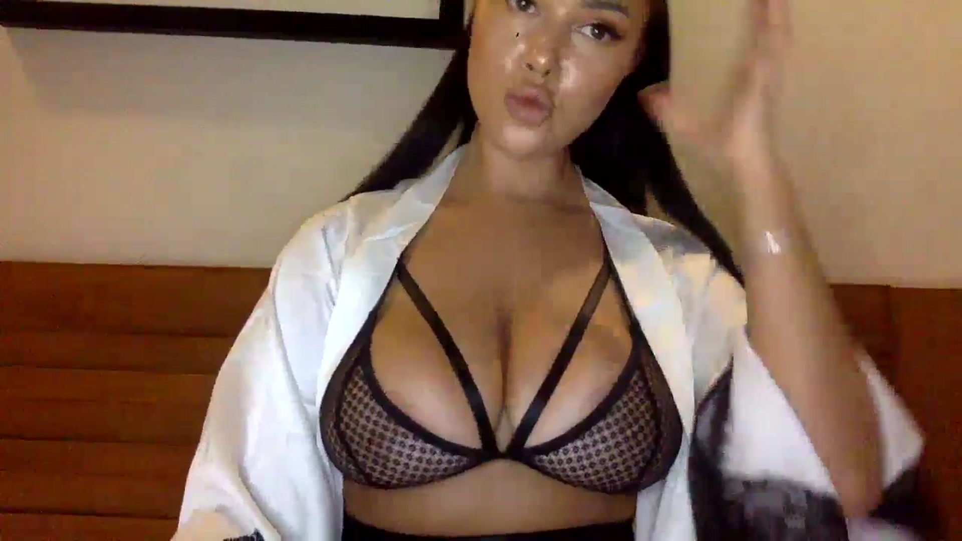 Gallery image thumbnail from Sweetyali's myfreecams stream on, 06/04/2024, 14:47 image 16 of 20