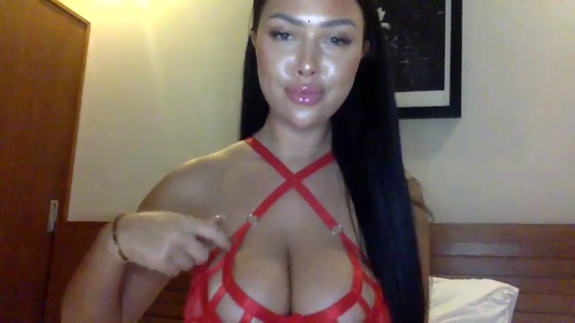 Gallery image thumbnail from Sweetyali's myfreecams stream on, 06/11/2024, 15:45 image 9 of 20