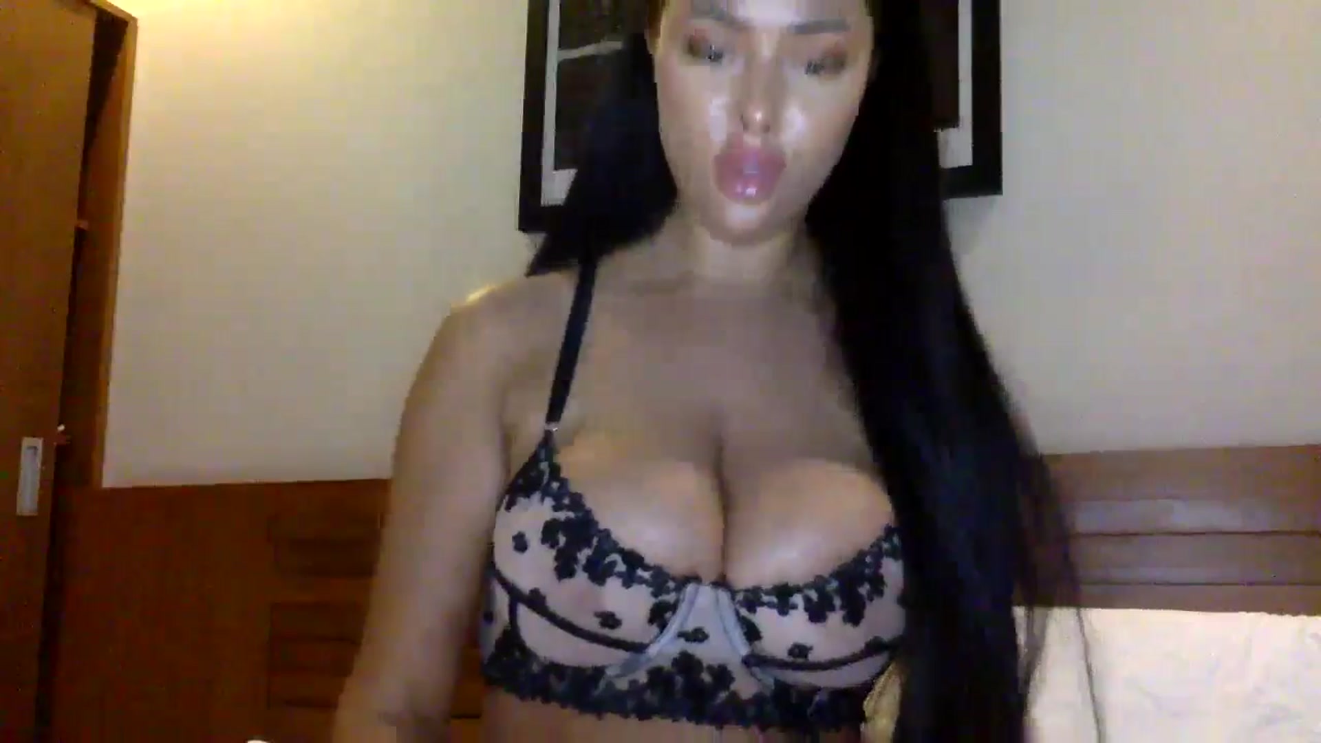 Gallery image thumbnail from Sweetyali's myfreecams stream on, 06/15/2024, 11:48 image 17 of 20