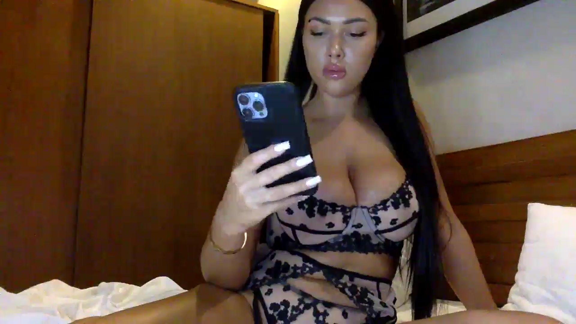 Gallery image thumbnail from Sweetyali's myfreecams stream on, 06/15/2024, 15:35 image 18 of 20
