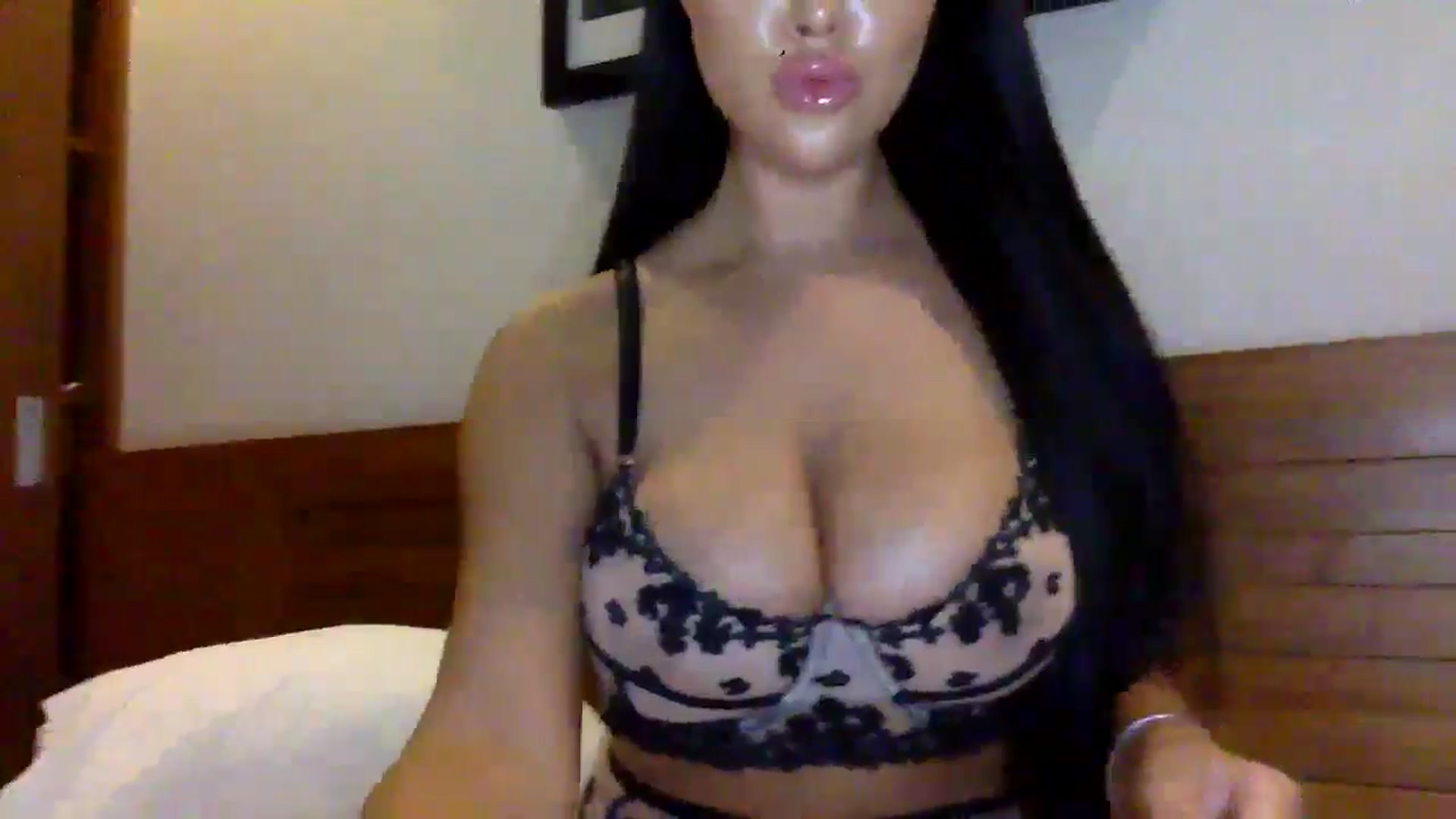 Gallery image thumbnail from Sweetyali's myfreecams stream on, 06/15/2024, 18:03 image 17 of 20