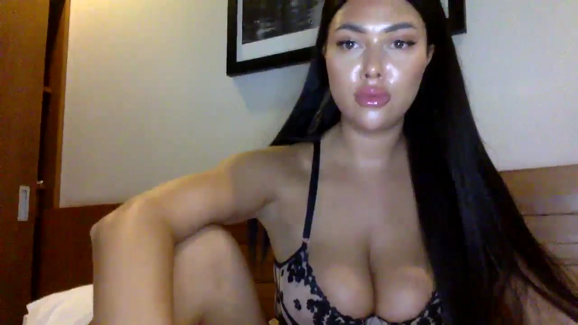 Gallery image thumbnail from Sweetyali's myfreecams stream on, 06/15/2024, 18:03 image 19 of 20