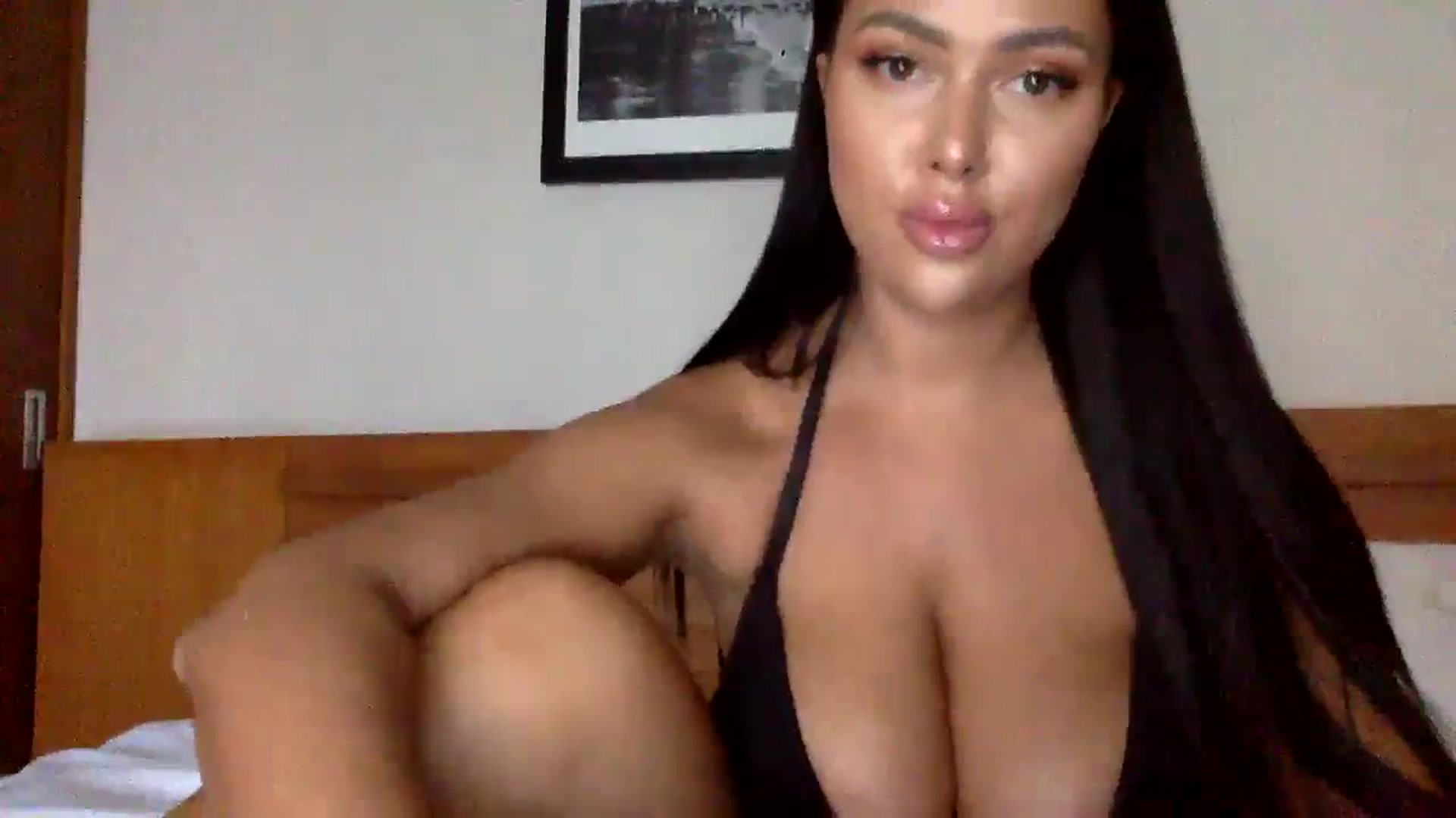 Gallery image thumbnail from Sweetyali's myfreecams stream on, 06/17/2024, 09:55 image 8 of 20