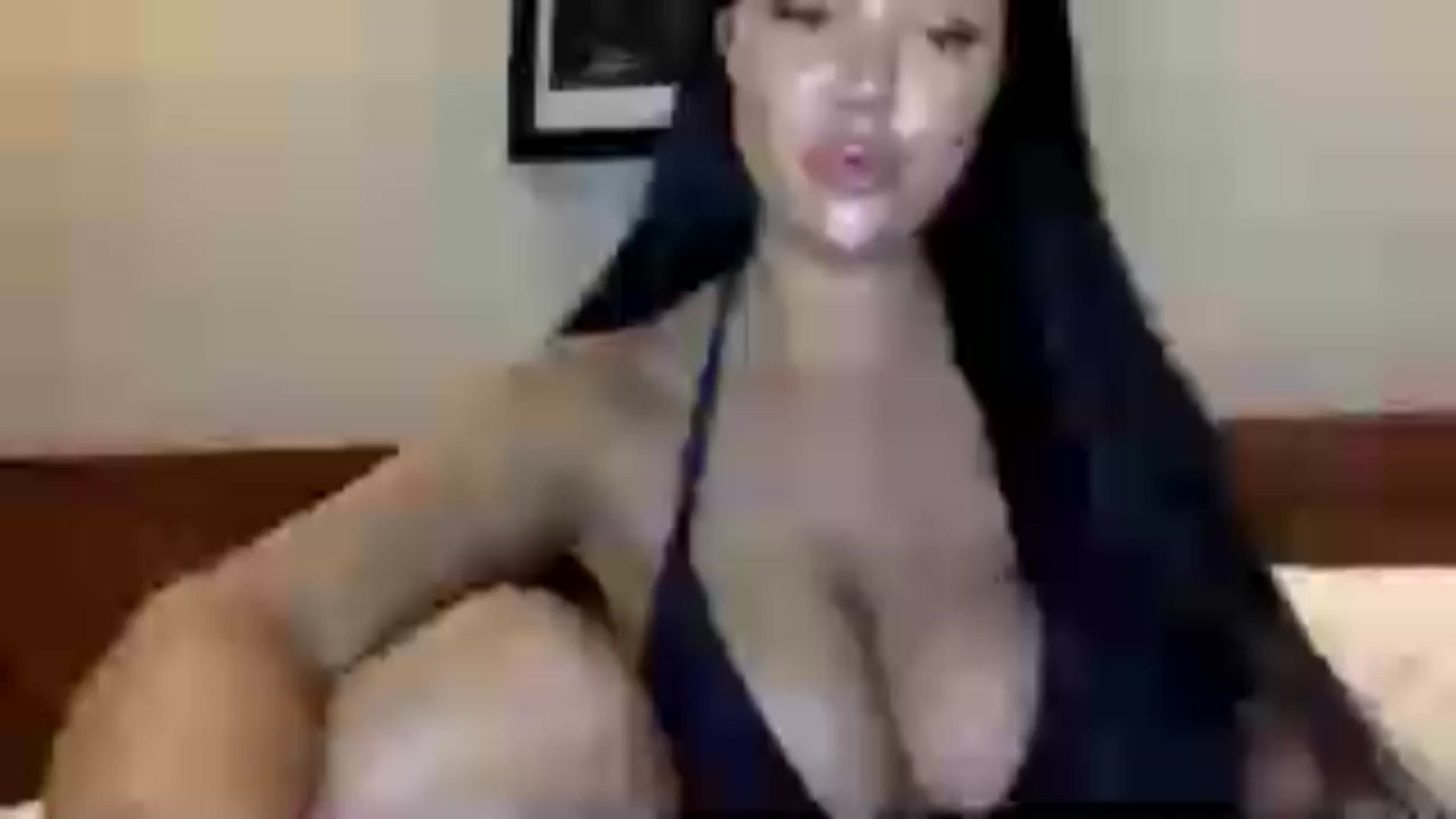 Gallery image thumbnail from Sweetyali's myfreecams stream on, 06/17/2024, 14:15 image 10 of 20