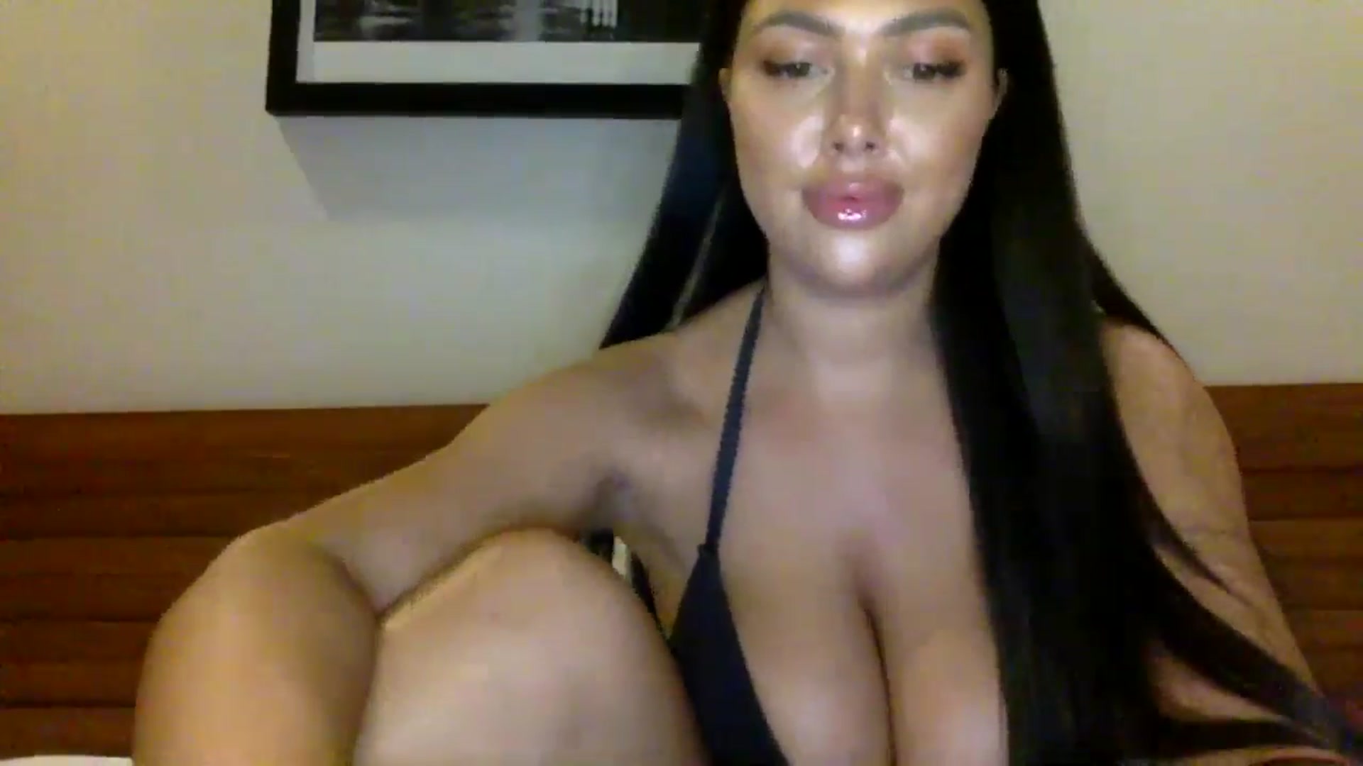 Gallery image thumbnail from Sweetyali's myfreecams stream on, 06/17/2024, 15:14 image 16 of 20