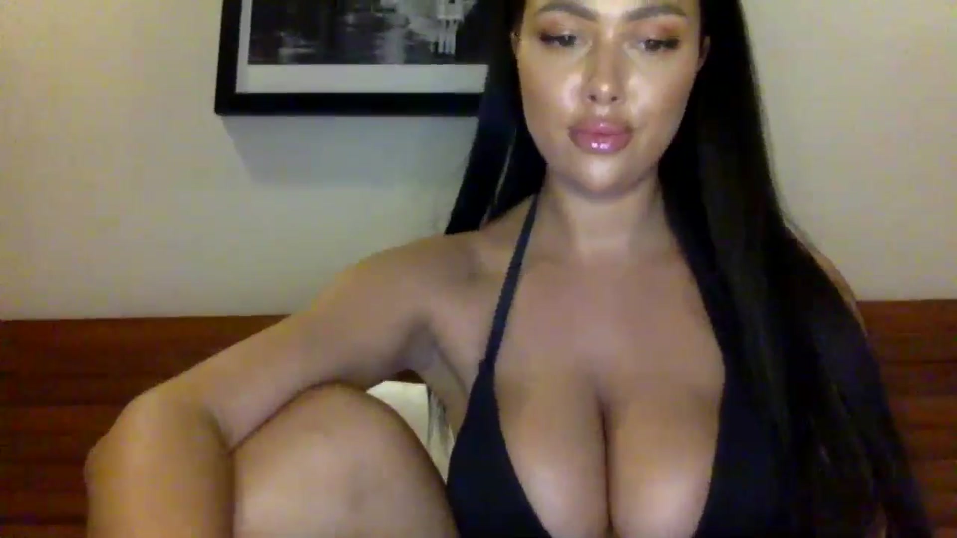 Gallery image thumbnail from Sweetyali's myfreecams stream on, 06/17/2024, 15:14 image 5 of 20