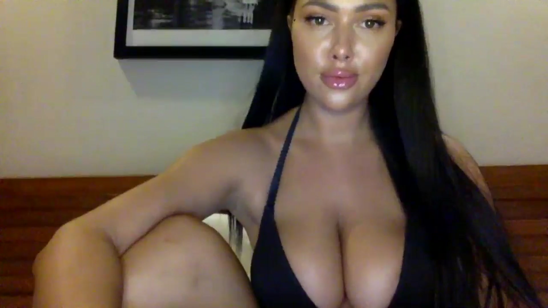 Gallery image thumbnail from Sweetyali's myfreecams stream on, 06/17/2024, 15:14 image 6 of 20