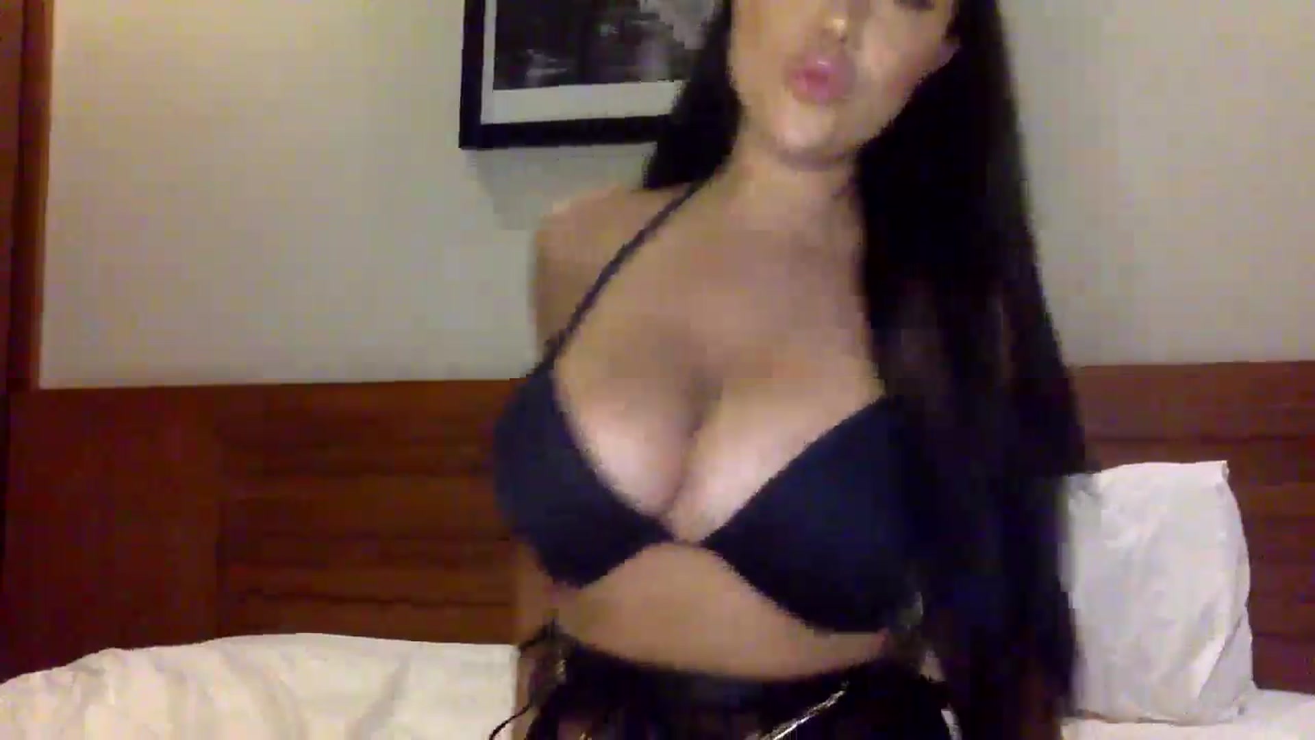 Gallery image thumbnail from Sweetyali's myfreecams stream on, 06/18/2024, 14:28 image 15 of 20