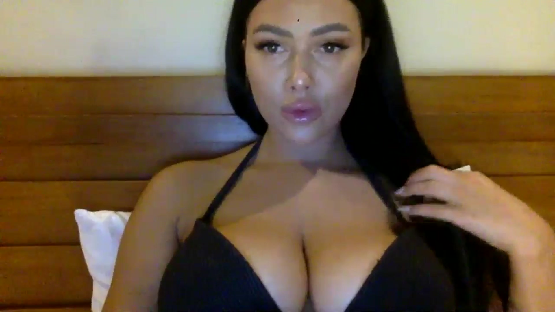 Gallery image thumbnail from Sweetyali's myfreecams stream on, 06/18/2024, 15:31 image 18 of 20