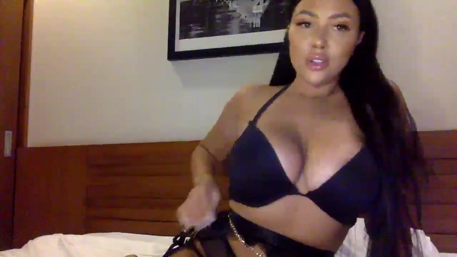 Gallery image thumbnail from Sweetyali's myfreecams stream on, 06/18/2024, 15:31 image 12 of 20