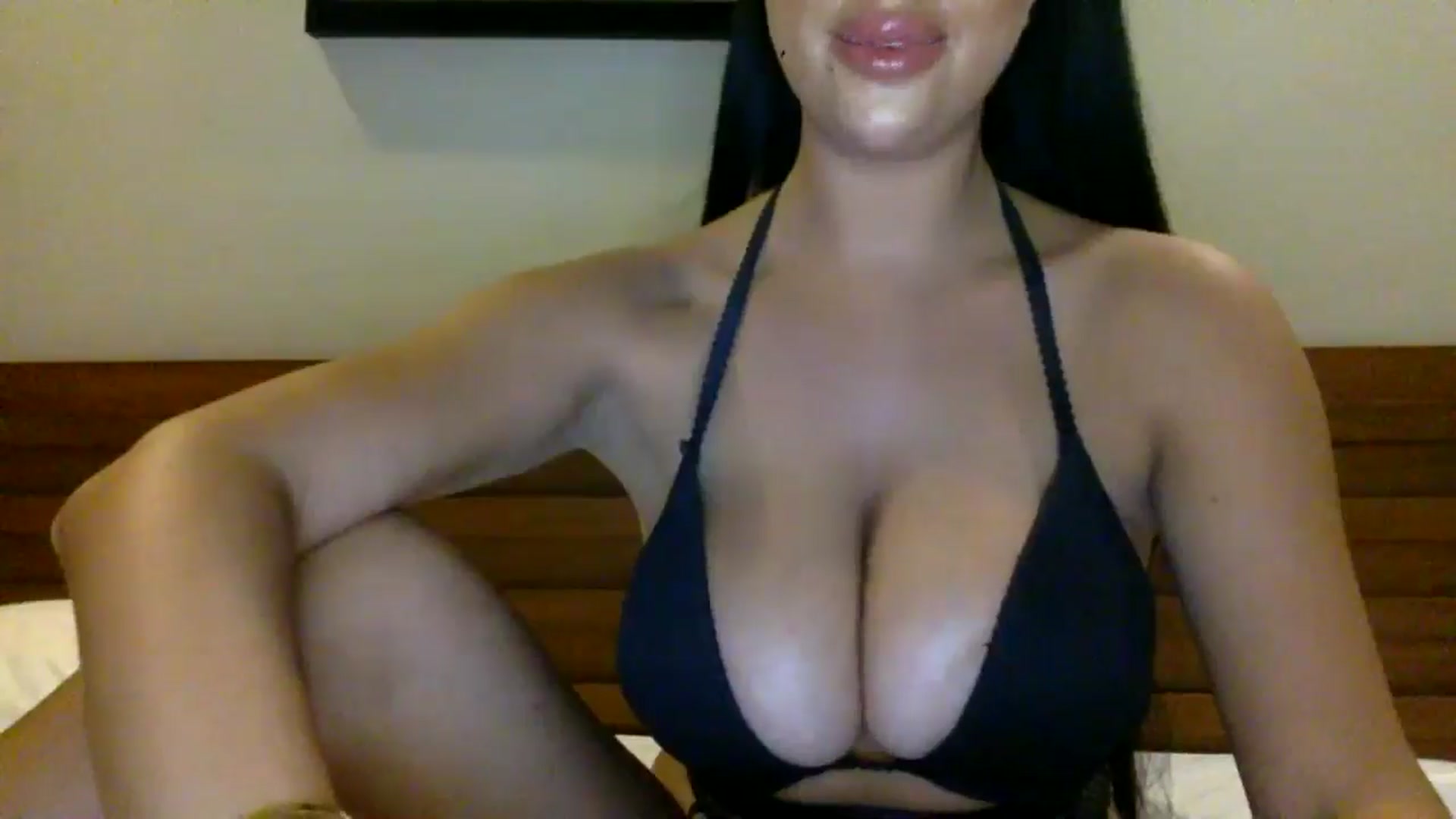 Gallery image thumbnail from Sweetyali's myfreecams stream on, 06/19/2024, 15:19 image 19 of 20