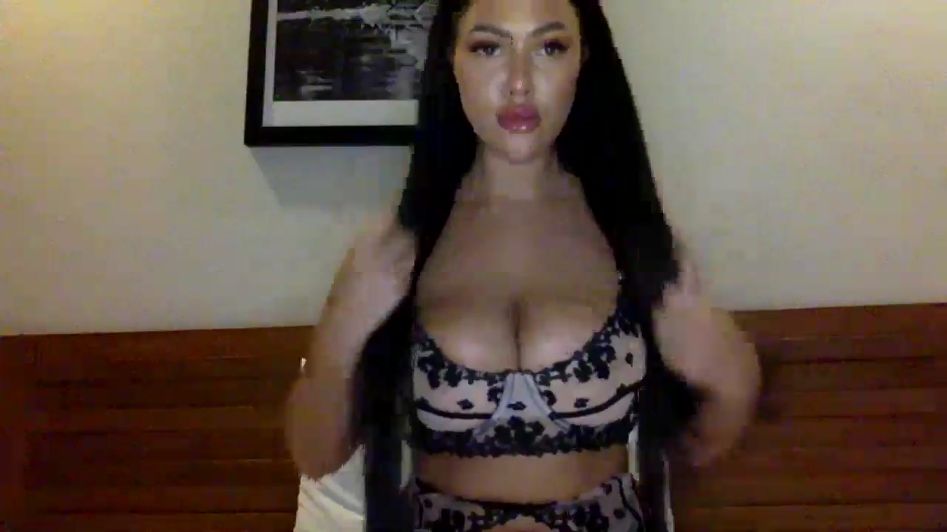 Gallery image thumbnail from Sweetyali's myfreecams stream on, 06/20/2024, 11:35 image 4 of 20