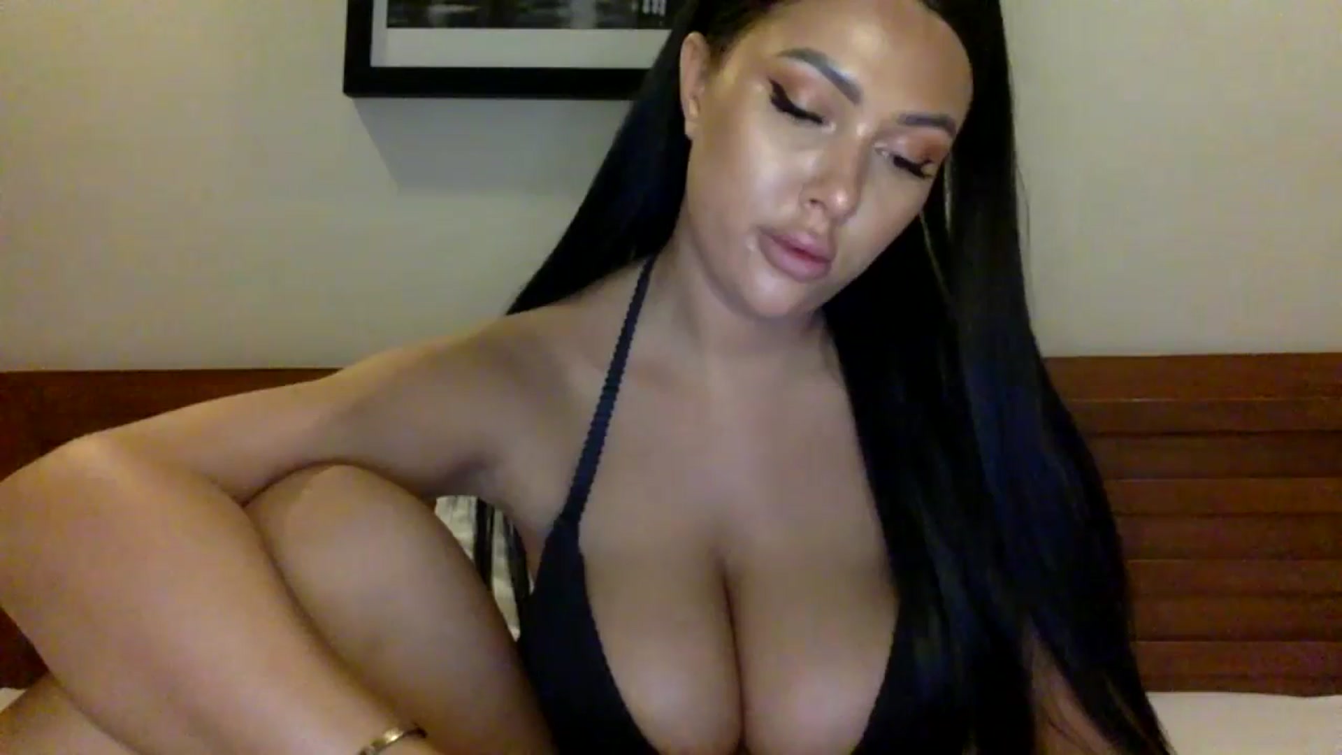 Gallery image thumbnail from Sweetyali's myfreecams stream on, 06/20/2024, 16:20 image 15 of 20