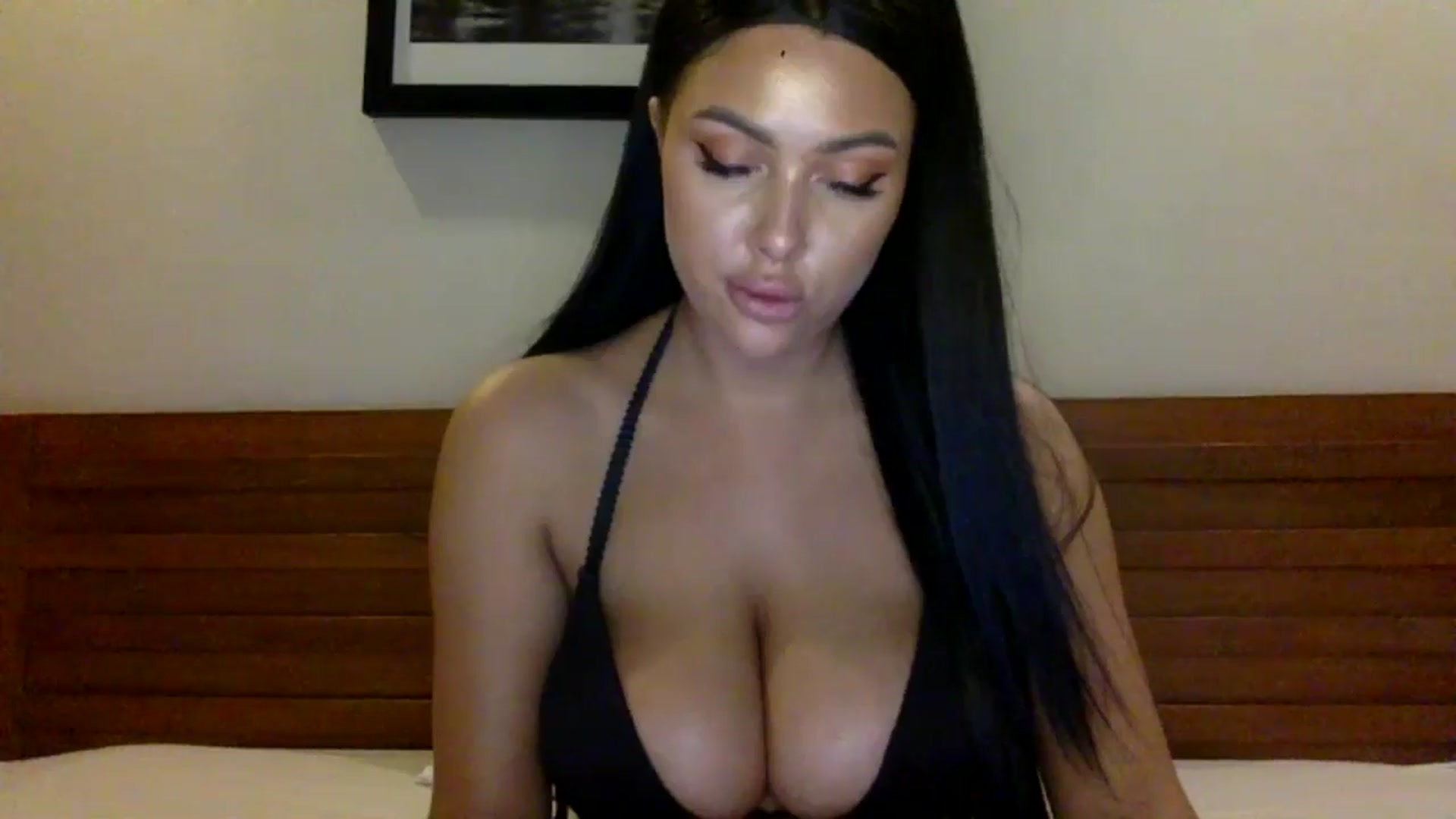 Gallery image thumbnail from Sweetyali's myfreecams stream on, 06/20/2024, 16:20 image 19 of 20