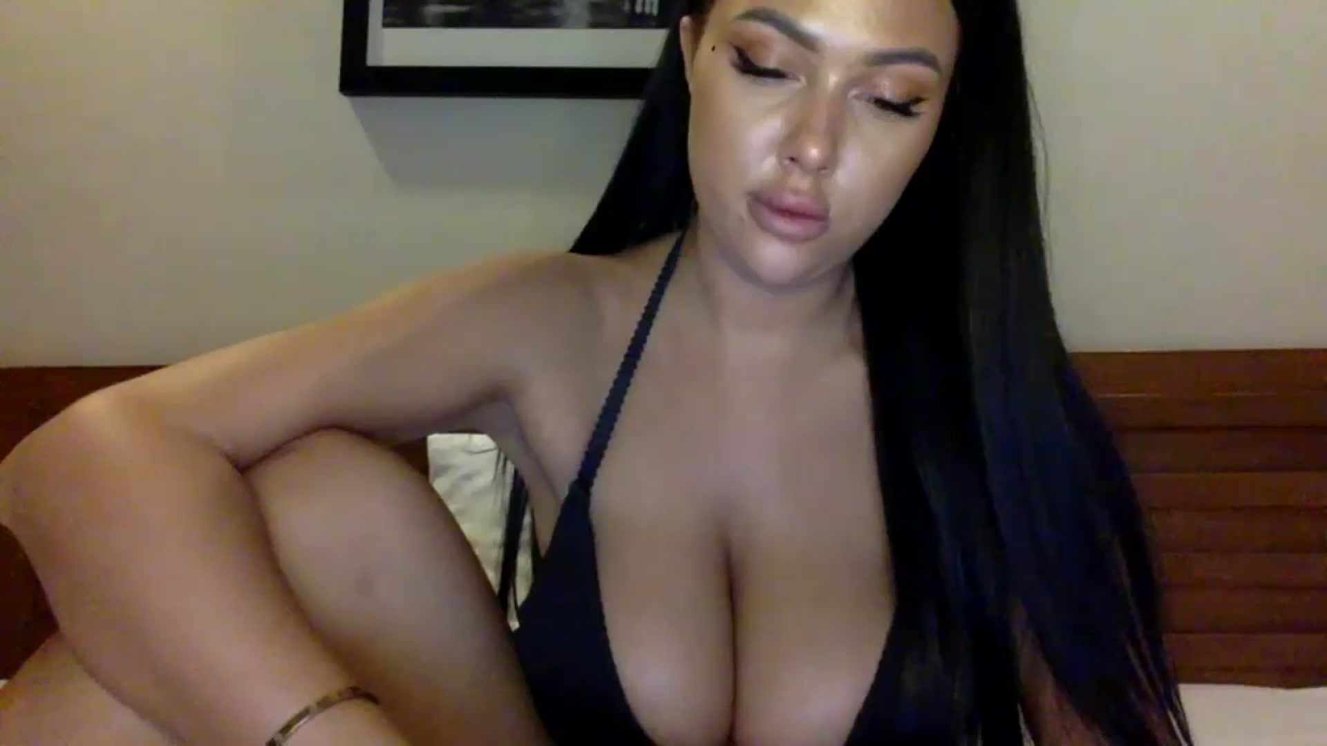 Gallery image thumbnail from Sweetyali's myfreecams stream on, 06/20/2024, 16:20 image 16 of 20