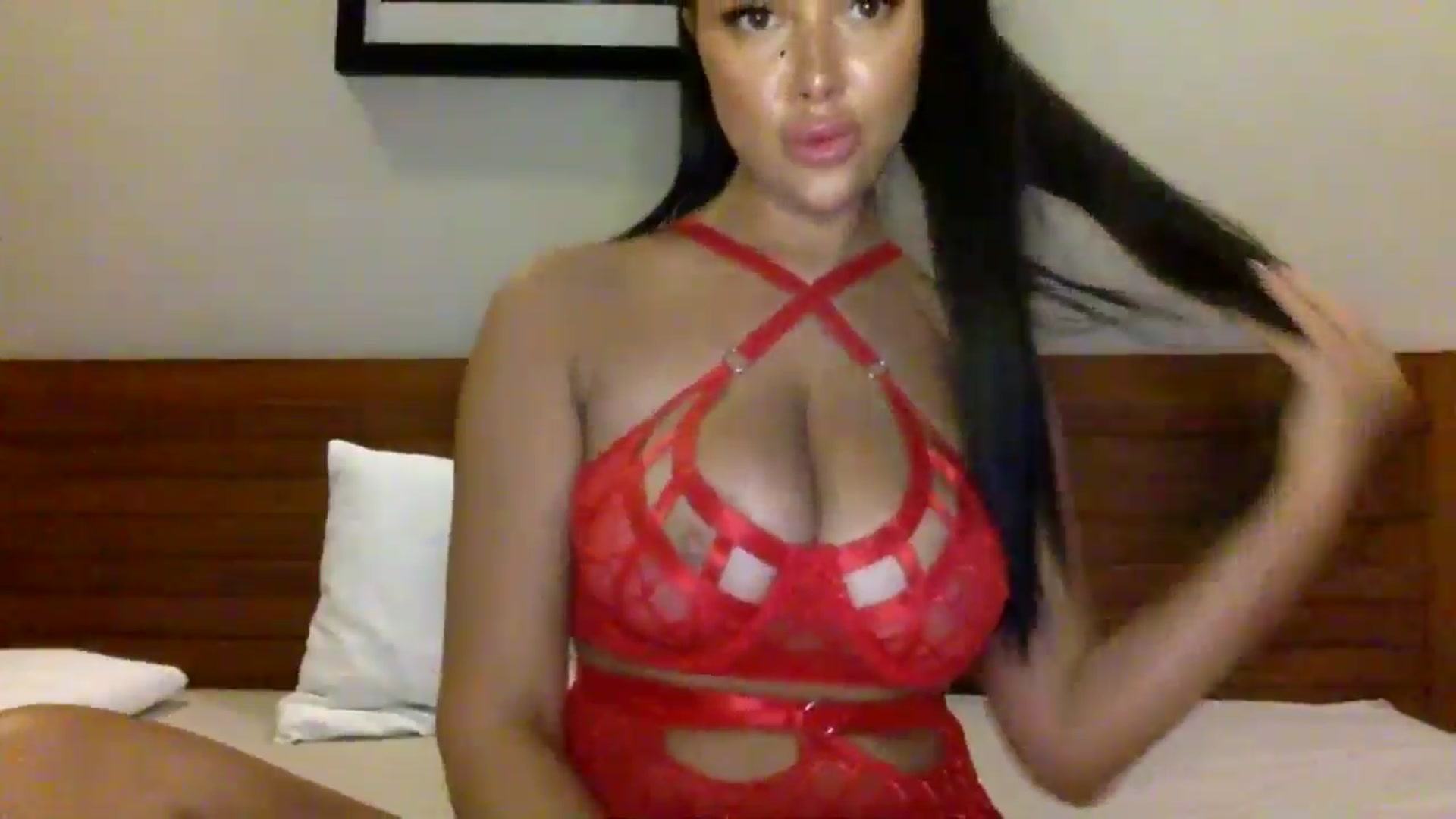 Gallery image thumbnail from Sweetyali's myfreecams stream on, 06/21/2024, 16:31 image 17 of 20