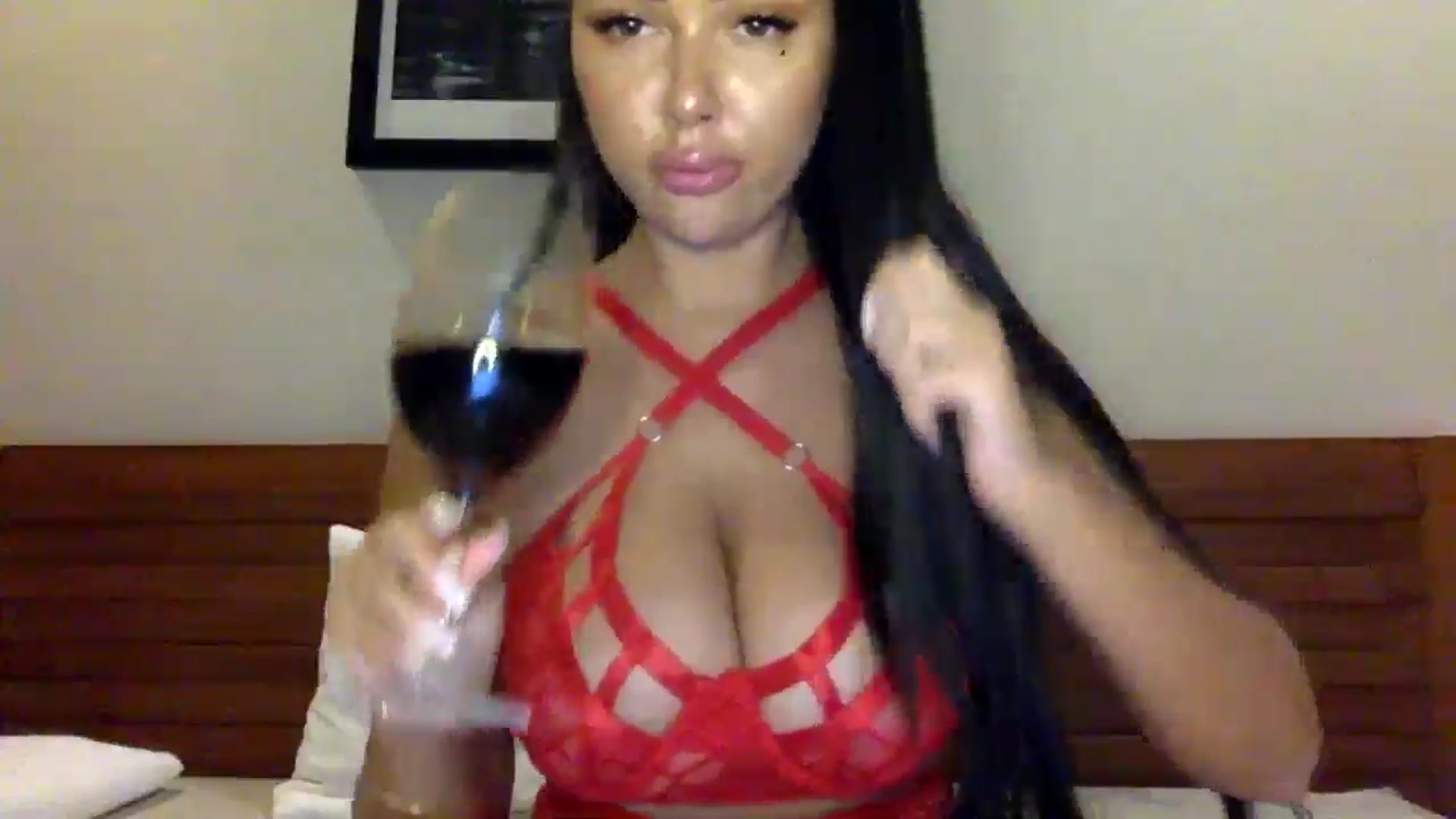 Gallery image thumbnail from Sweetyali's myfreecams stream on, 06/21/2024, 16:31 image 15 of 20