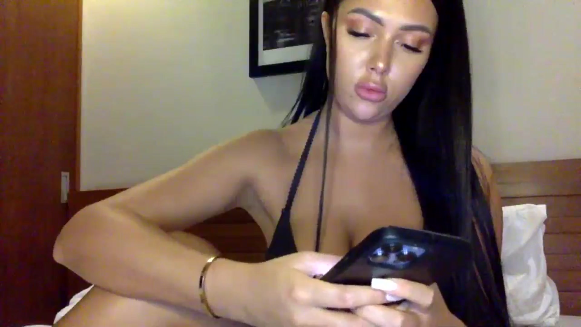 Gallery image thumbnail from Sweetyali's myfreecams stream on, 06/22/2024, 17:39 image 17 of 20