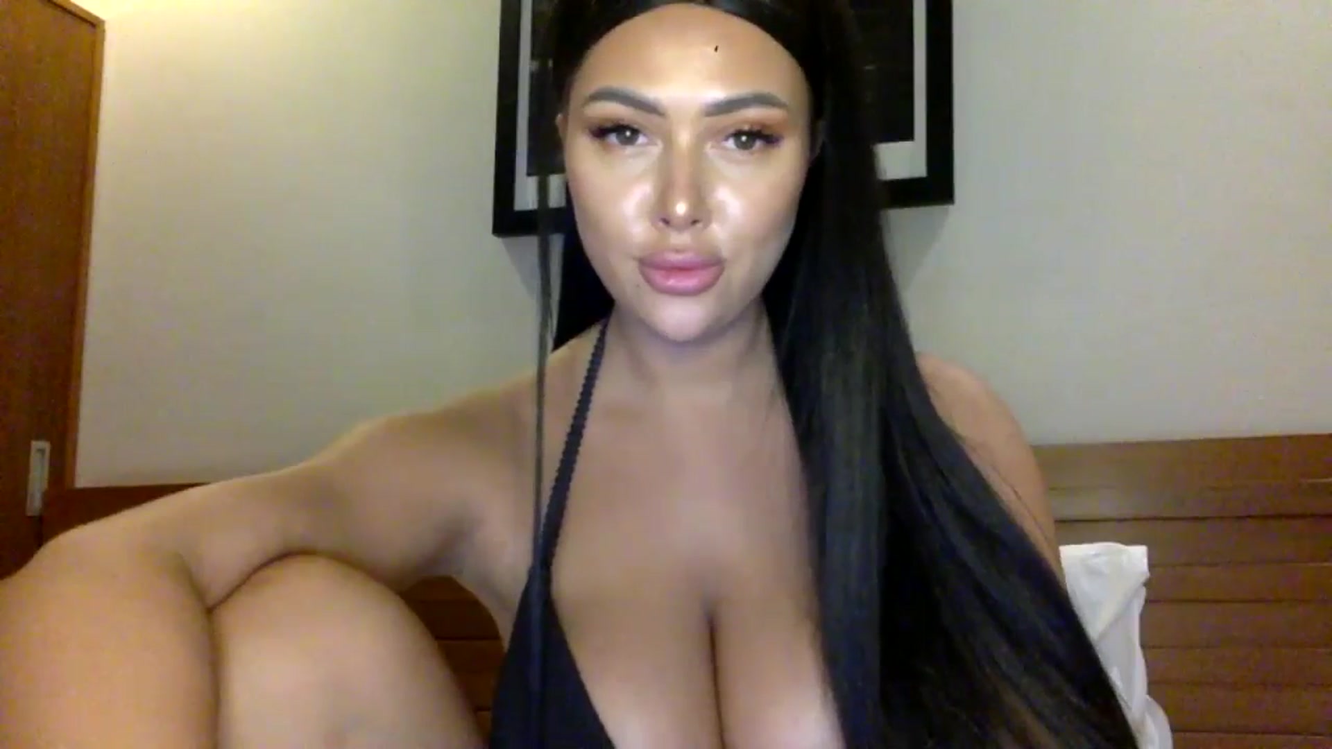 Gallery image thumbnail from Sweetyali's myfreecams stream on, 06/22/2024, 17:39 image 3 of 20