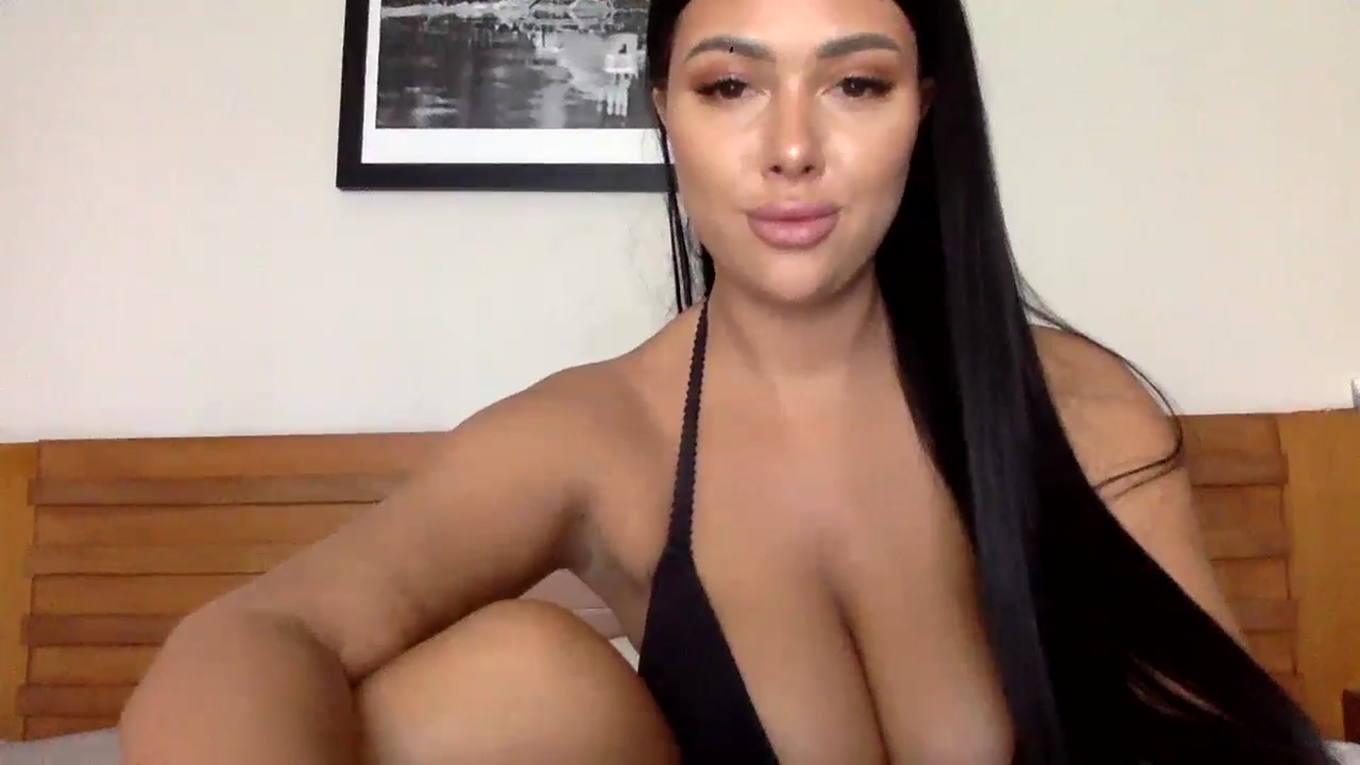 Gallery image thumbnail from Sweetyali's myfreecams stream on, 06/23/2024, 07:38 image 10 of 20