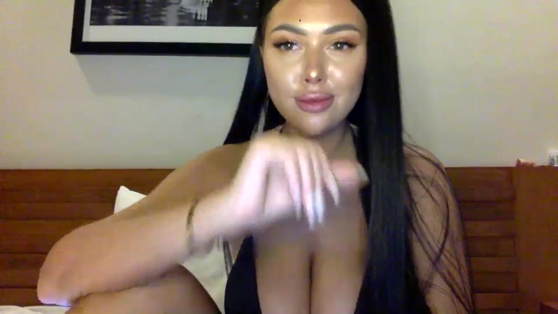 Gallery image thumbnail from Sweetyali's myfreecams stream on, 06/23/2024, 12:53 image 7 of 20