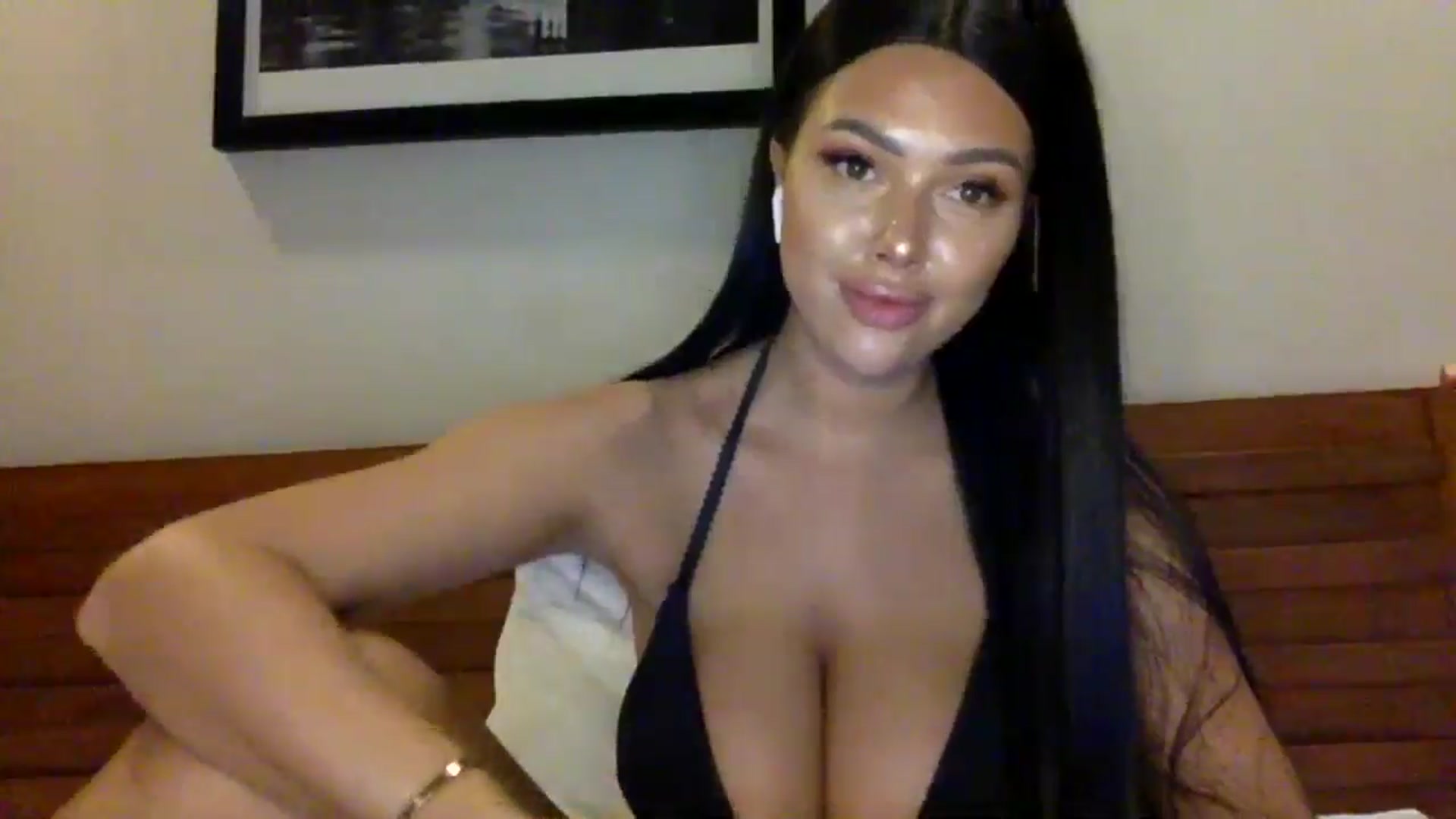 Gallery image thumbnail from Sweetyali's myfreecams stream on, 06/23/2024, 17:22 image 10 of 20