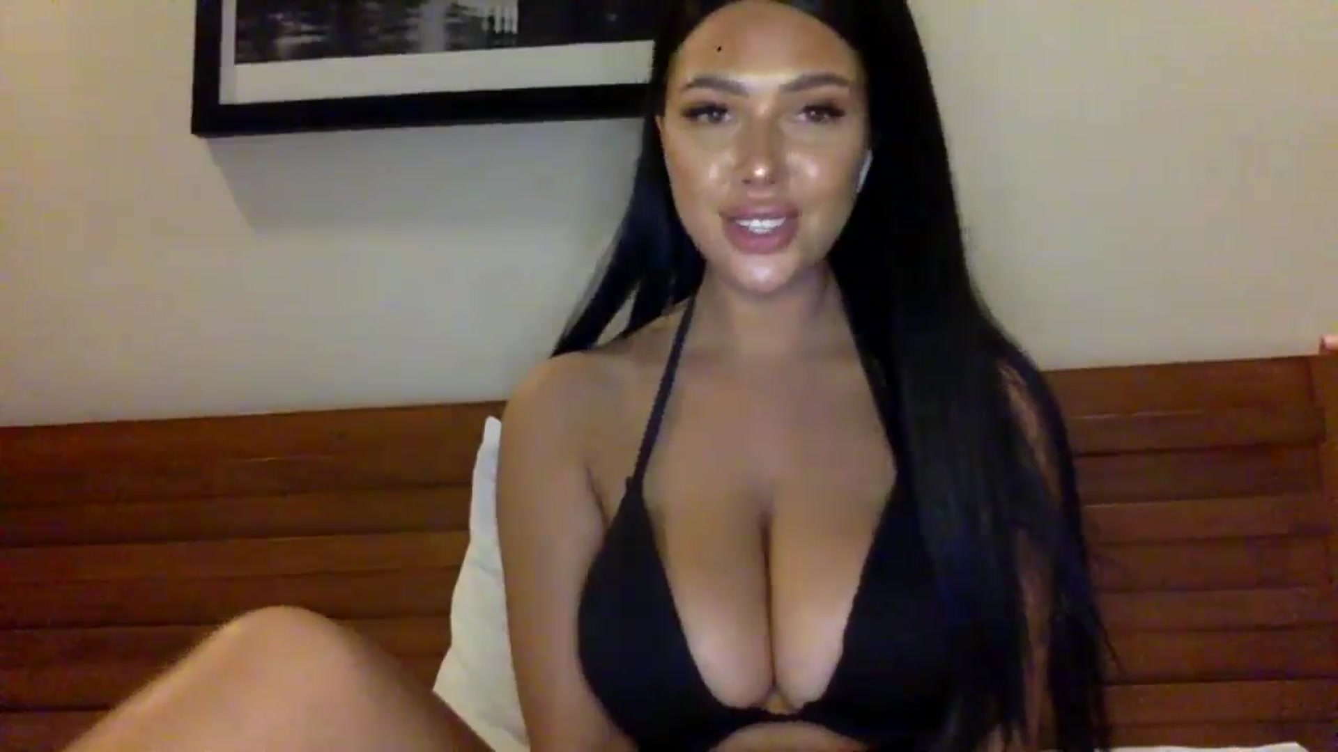 Gallery image thumbnail from Sweetyali's myfreecams stream on, 06/23/2024, 17:22 image 8 of 20