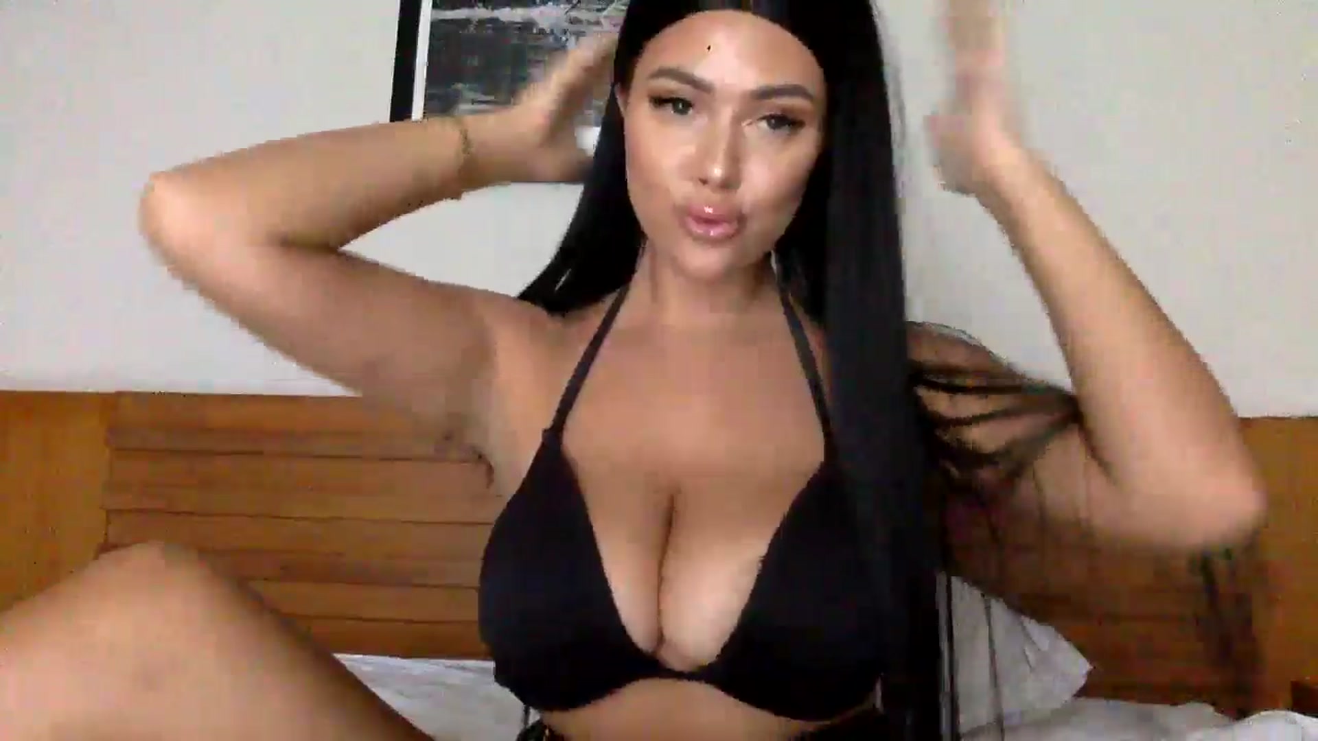 Gallery image thumbnail from Sweetyali's myfreecams stream on, 06/25/2024, 09:04 image 14 of 20