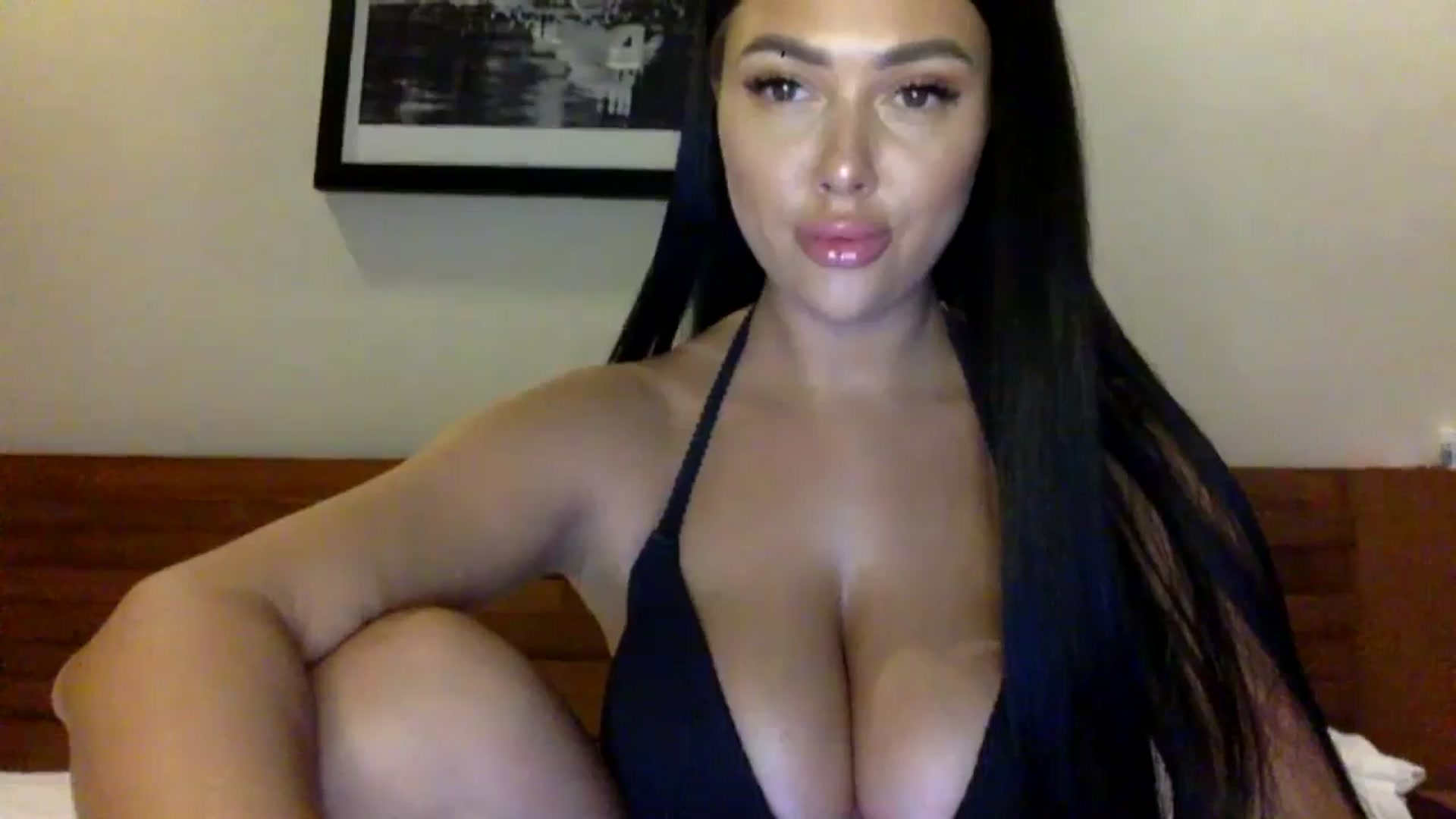 Gallery image thumbnail from Sweetyali's myfreecams stream on, 06/25/2024, 12:32 image 7 of 20