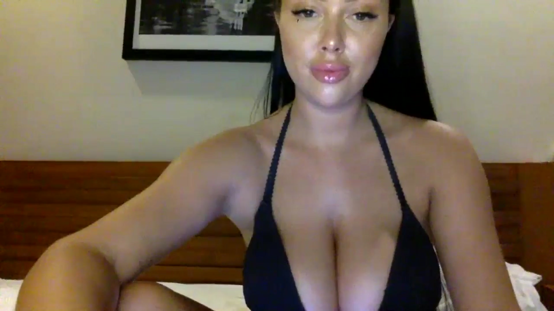 Gallery image thumbnail from Sweetyali's myfreecams stream on, 06/25/2024, 12:32 image 15 of 20
