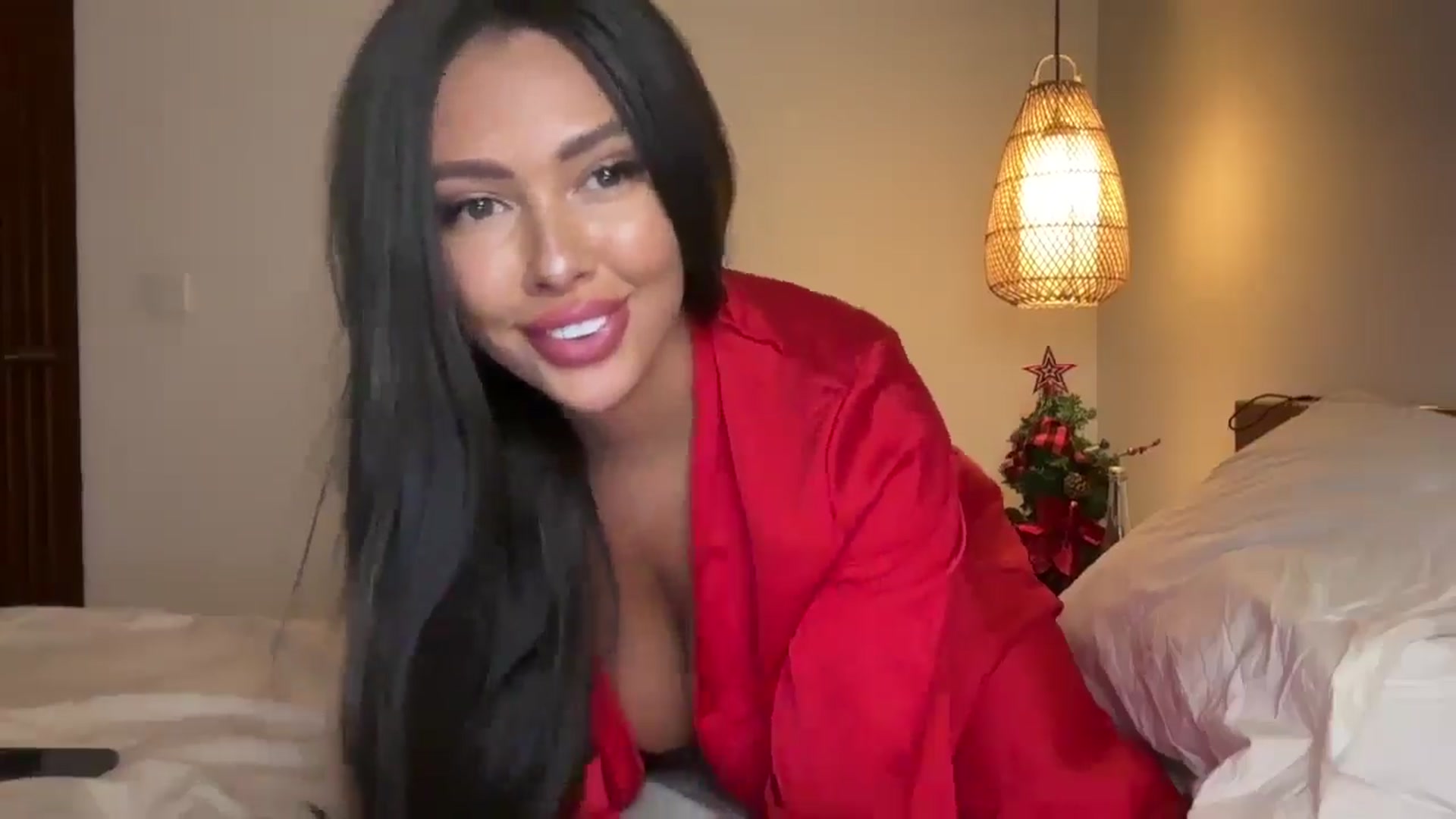Gallery image thumbnail from Sweetyali's myfreecams stream on, 12/10/2024, 22:43 image 10 of 20