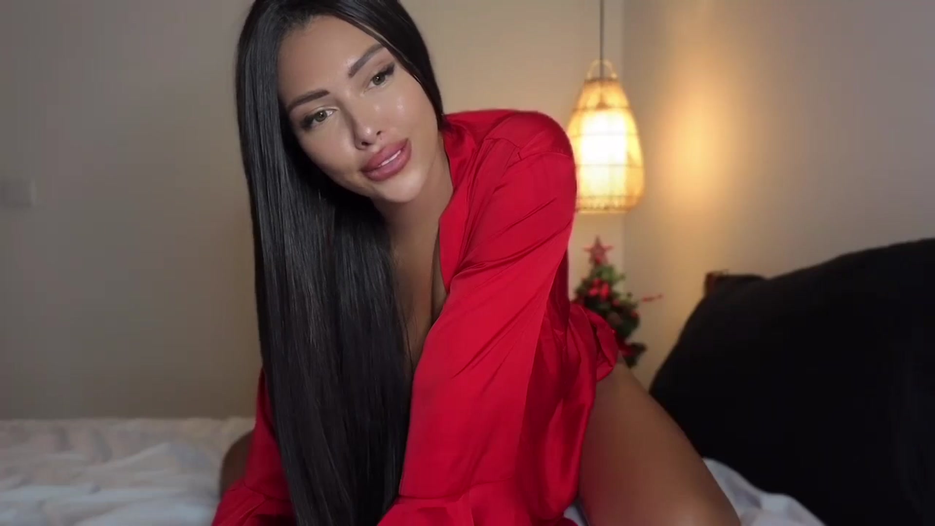 Gallery image thumbnail from Sweetyali's myfreecams stream on, 12/14/2024, 13:25 image 10 of 20