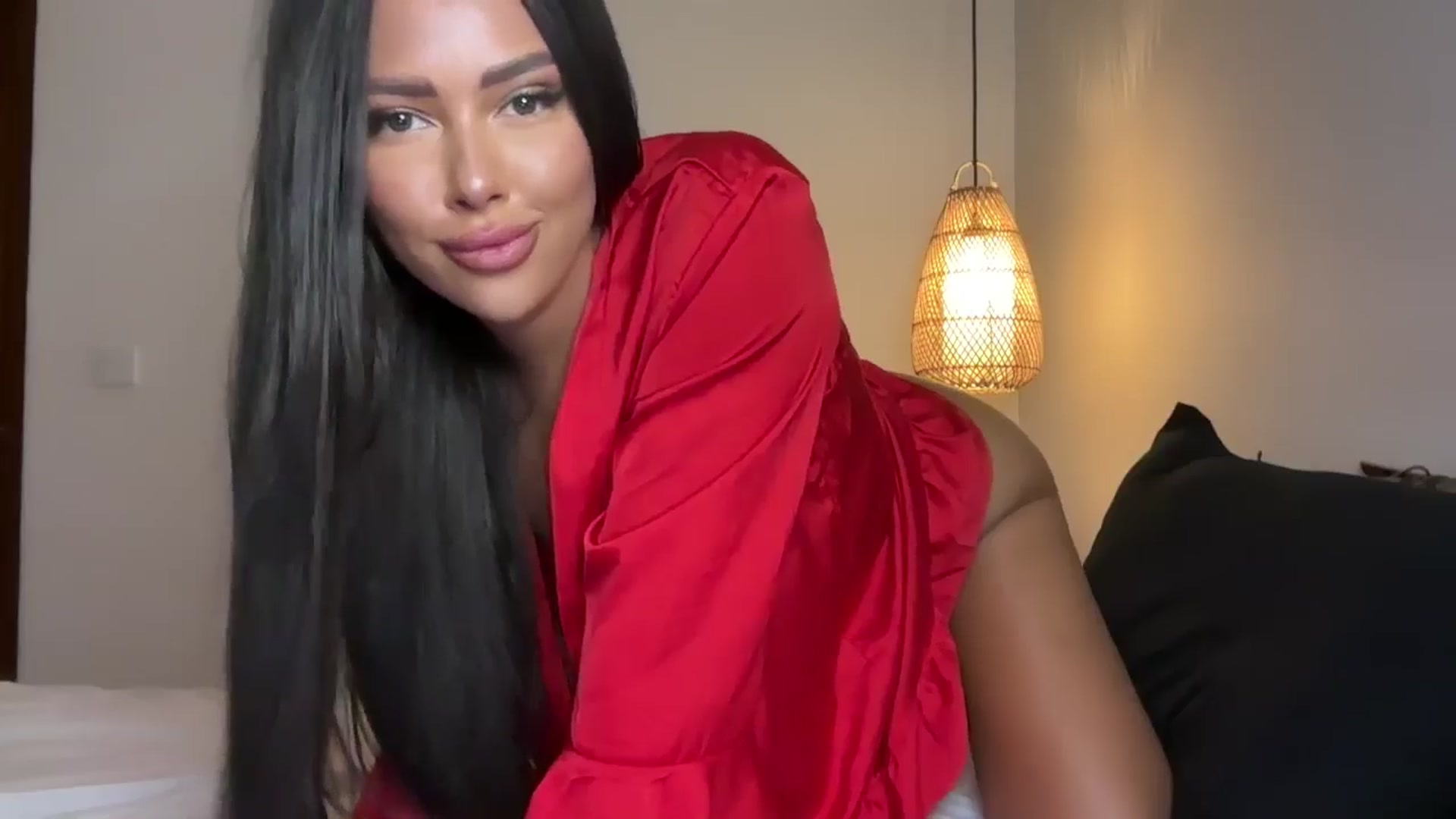 Gallery image thumbnail from Sweetyali's myfreecams stream on, 12/18/2024, 01:32 image 9 of 20