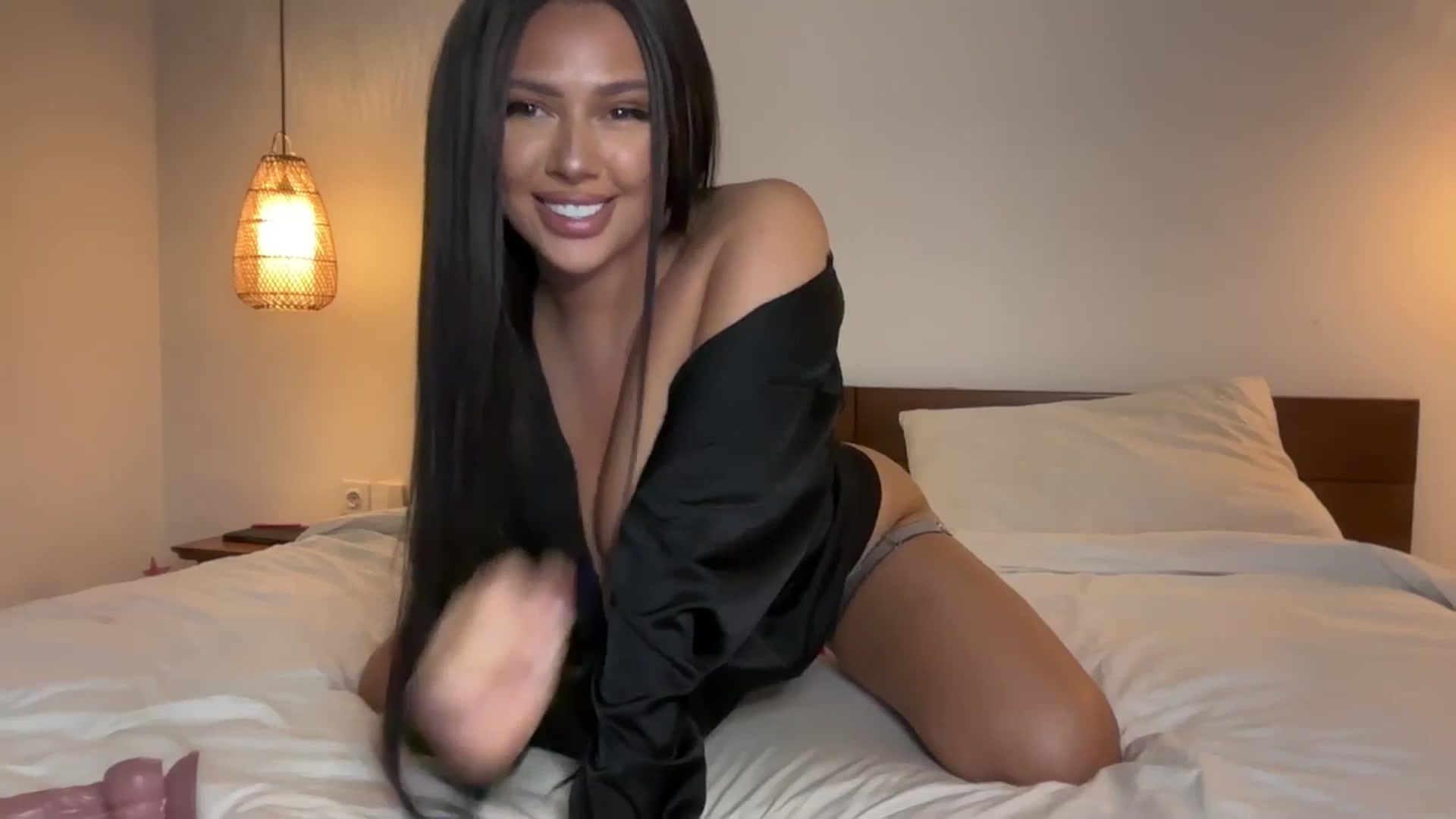 Gallery image thumbnail from Sweetylinaa's myfreecams stream on, 04/14/2025, 04:01 image 14 of 20