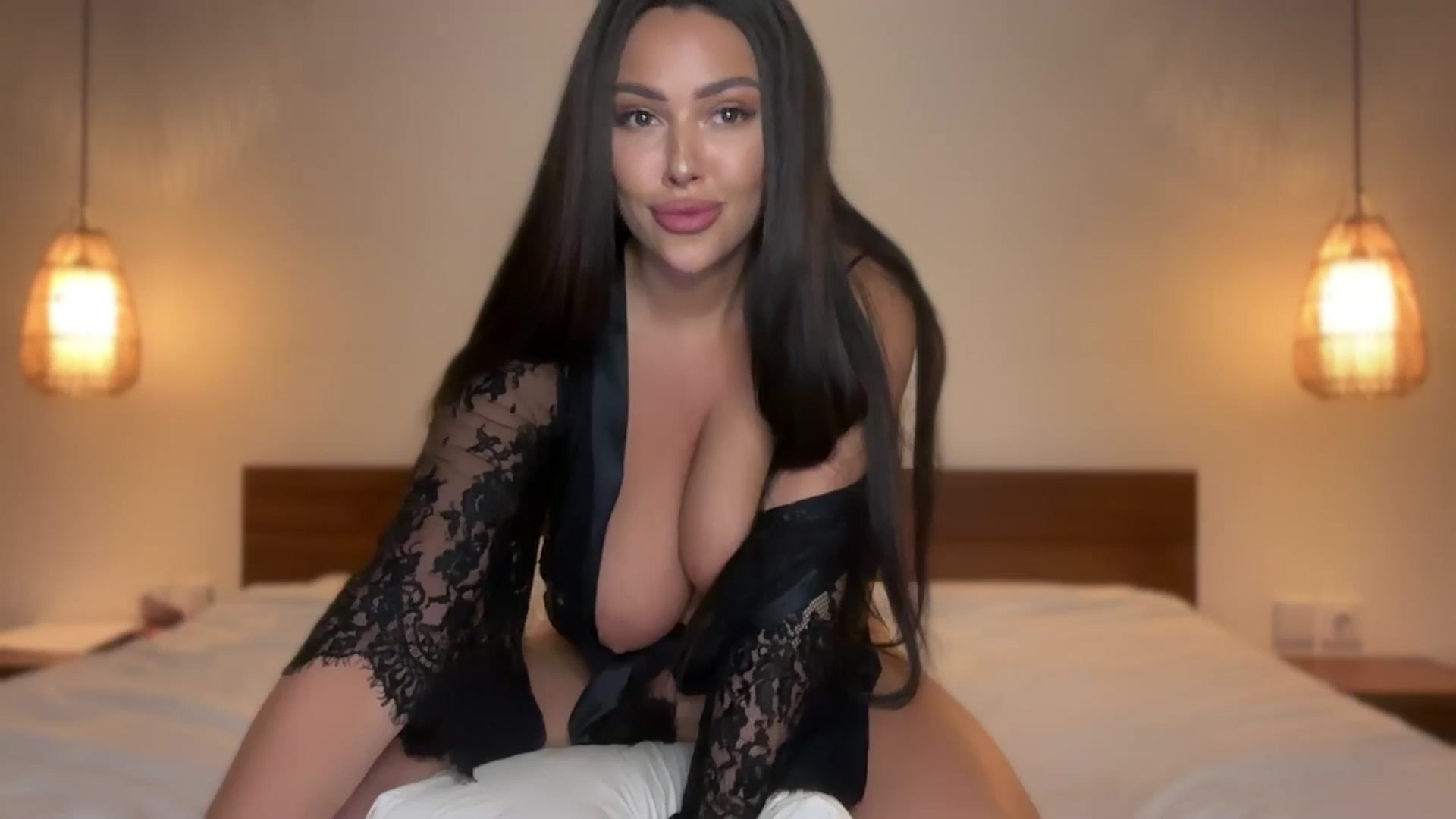 Gallery image thumbnail from Sweetylinaa's myfreecams stream on, 08/13/2025, 15:11 image 15 of 20