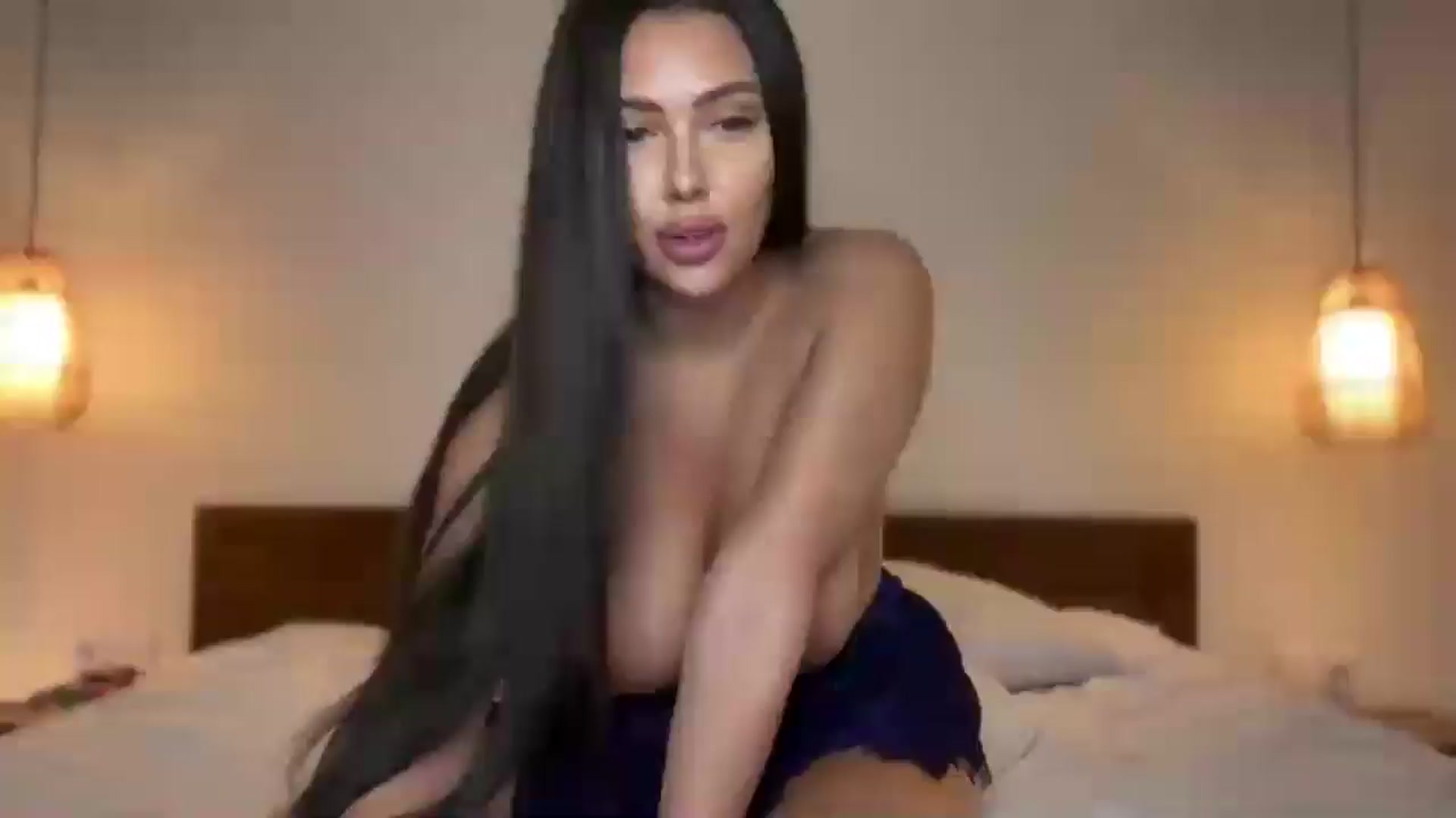 Gallery image thumbnail from Sweetylinaa's myfreecams stream on, 08/25/2025, 07:43 image 10 of 20