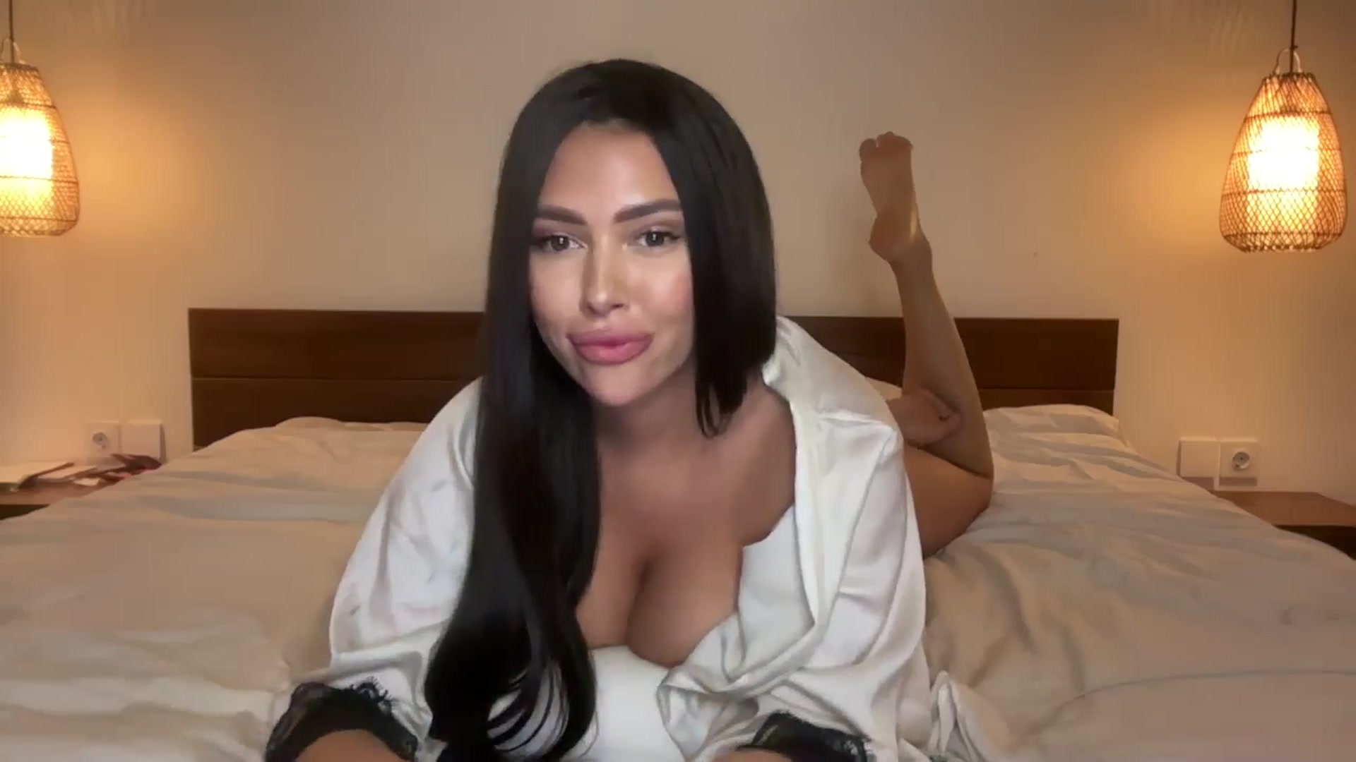 Gallery image thumbnail from Sweetylinaa's myfreecams stream on, 08/28/2025, 06:45 image 14 of 20