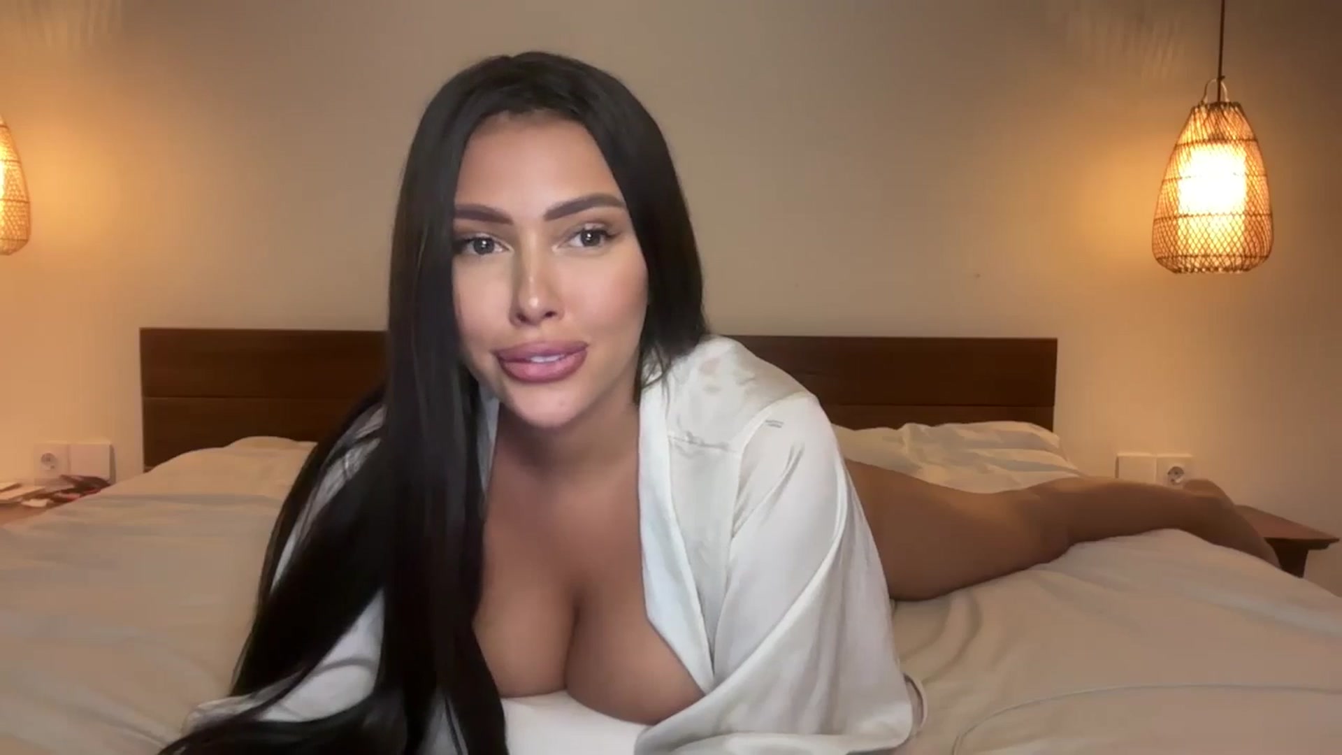 Gallery image thumbnail from Sweetylinaa's myfreecams stream on, 08/28/2025, 07:49 image 7 of 20