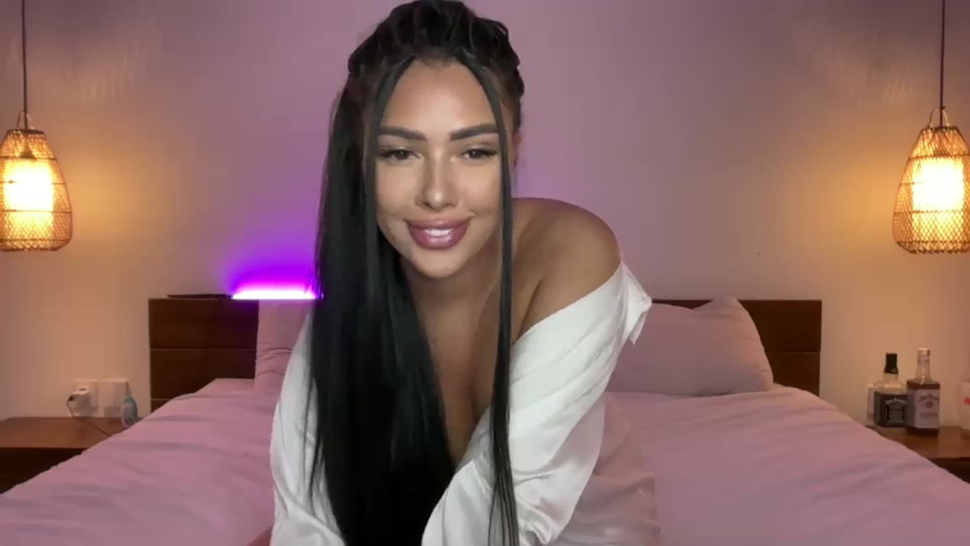Gallery image thumbnail from Sweetylinaa's myfreecams stream on, 09/29/2025, 04:00 image 4 of 20