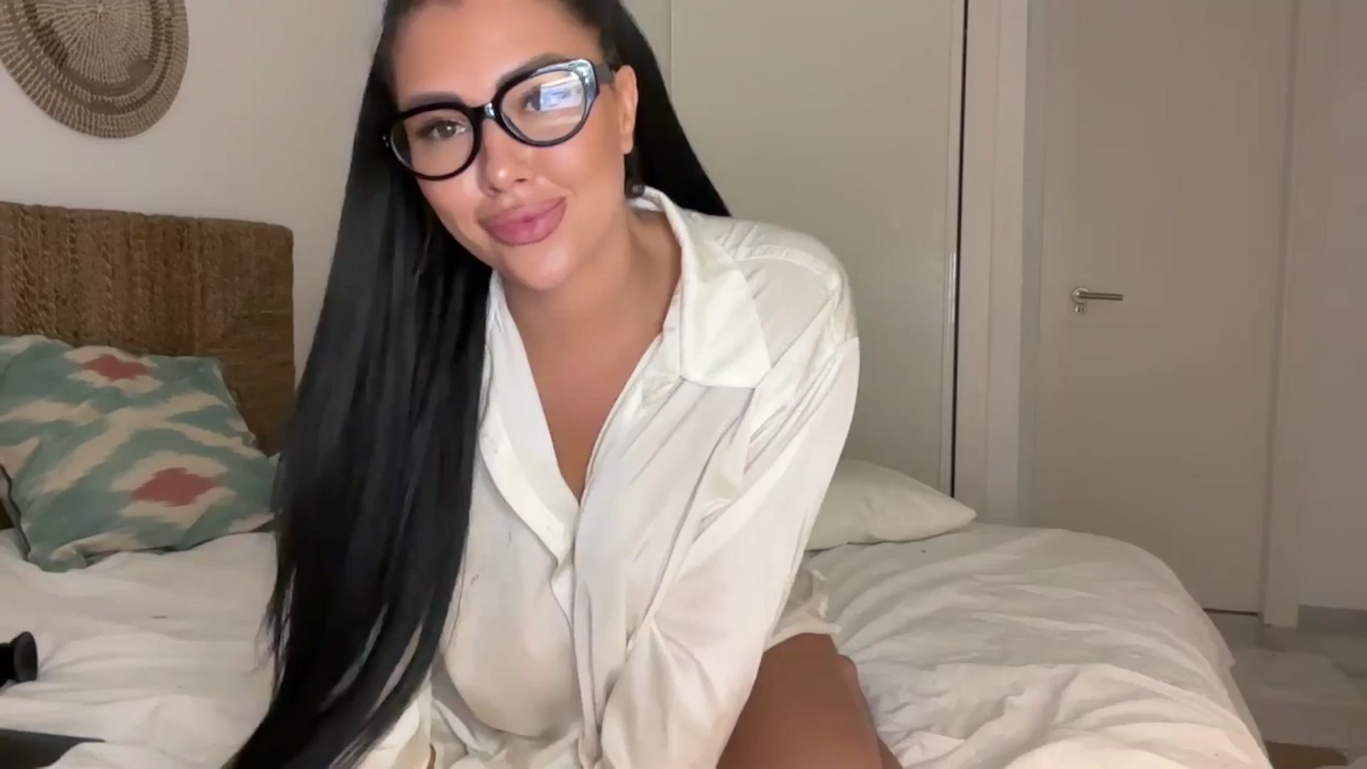 Gallery image thumbnail from Sweetylinaa's myfreecams stream on, 11/05/2025, 19:55 image 17 of 20
